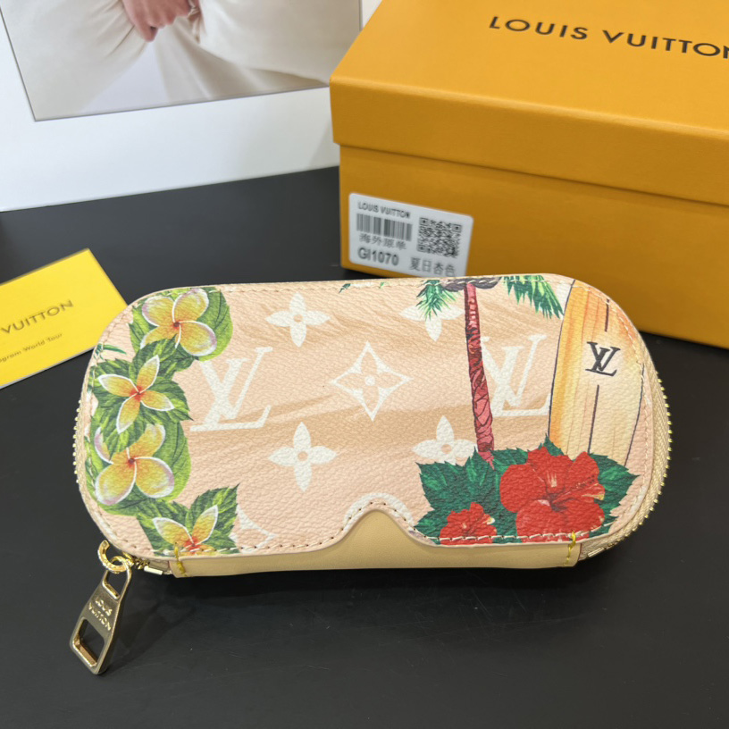 Louis Vuitton Sunglasses Pouch - DopestKickz