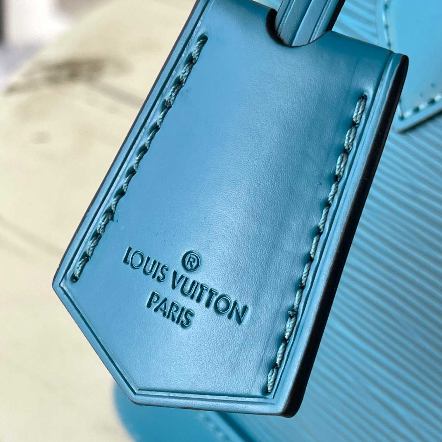 Louis Vuitton  Alma BB Handbag(23.5-17.5-11.5cm)   M20609 - DopestKickz