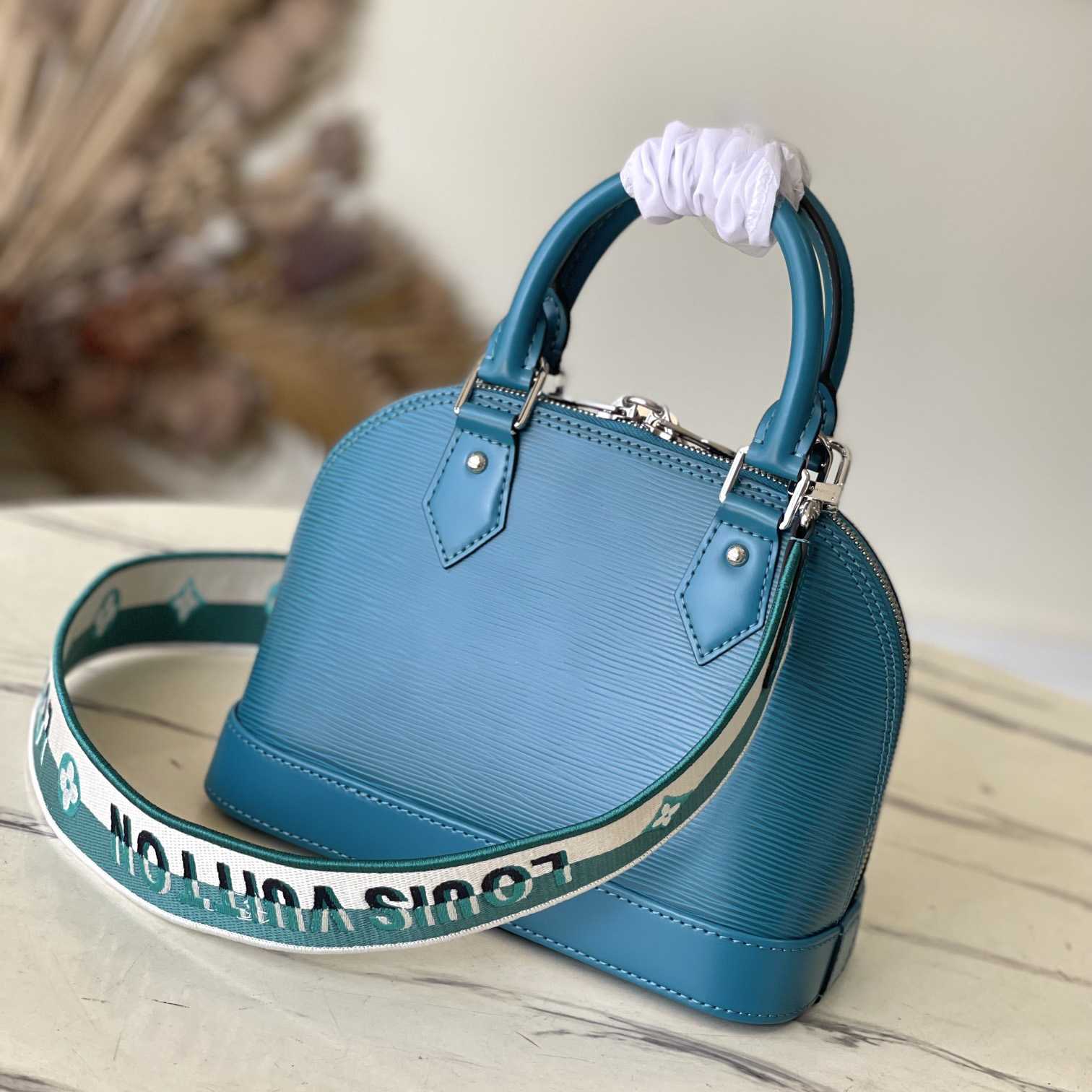 Louis Vuitton  Alma BB Handbag(23.5-17.5-11.5cm)   M20609 - DopestKickz