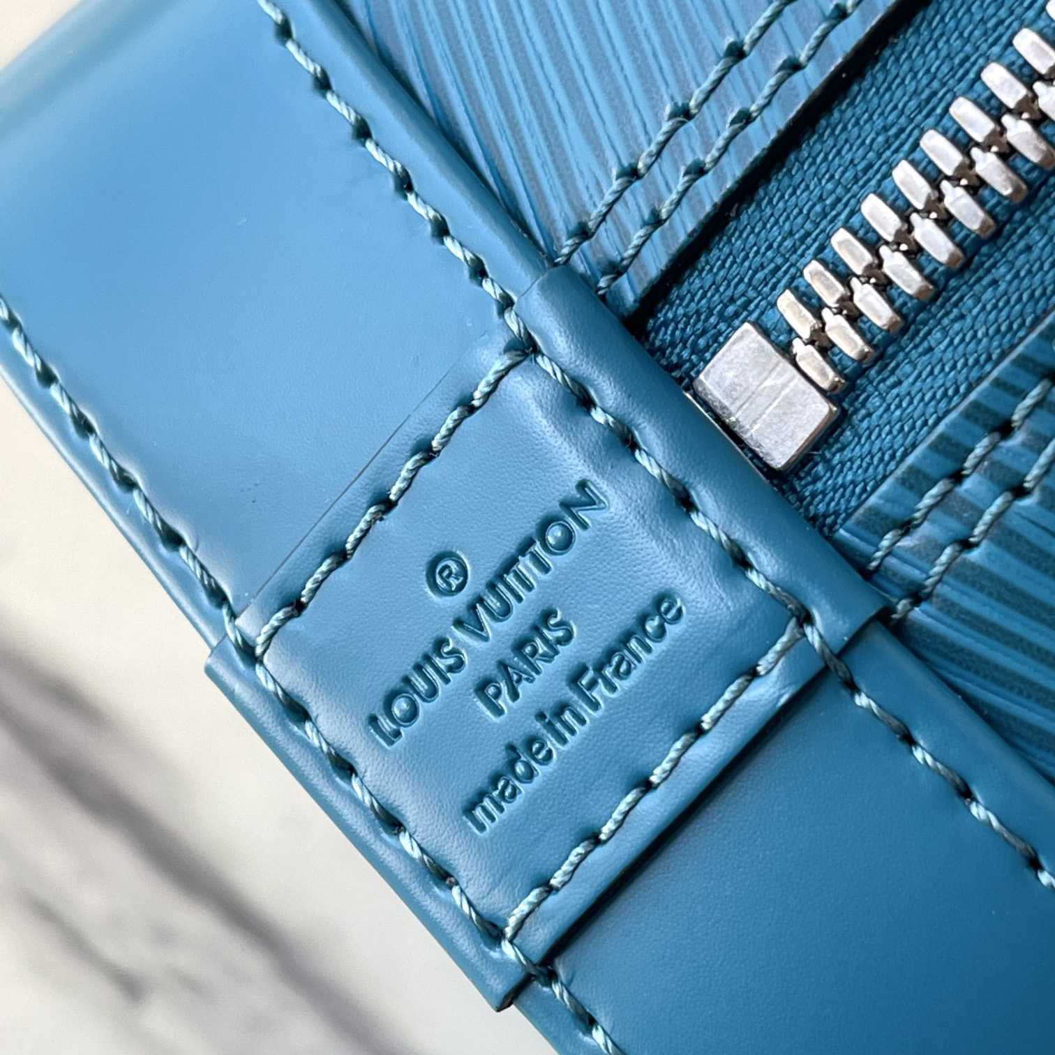 Louis Vuitton  Alma BB Handbag(23.5-17.5-11.5cm)   M20609 - DopestKickz