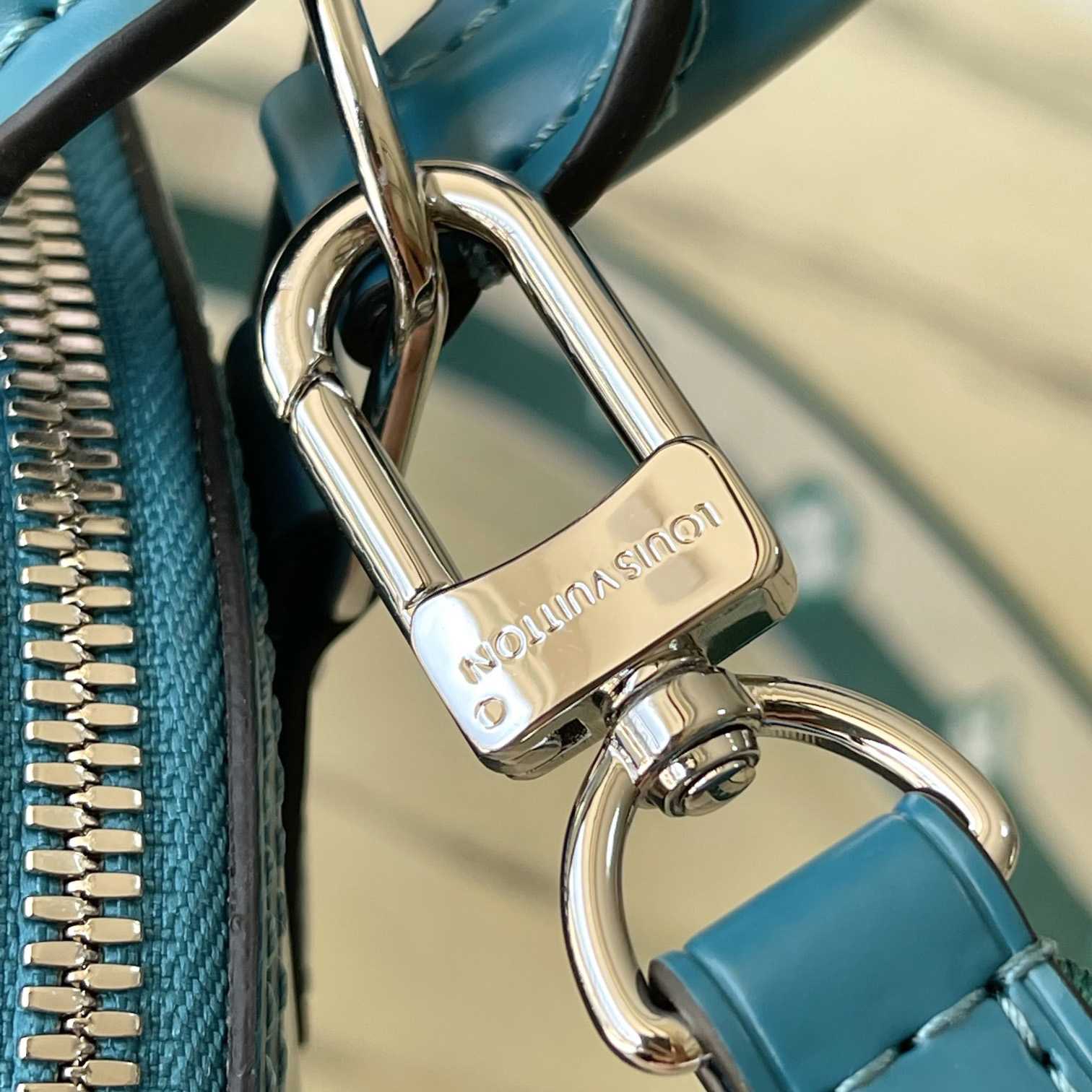 Louis Vuitton  Alma BB Handbag(23.5-17.5-11.5cm)   M20609 - DopestKickz