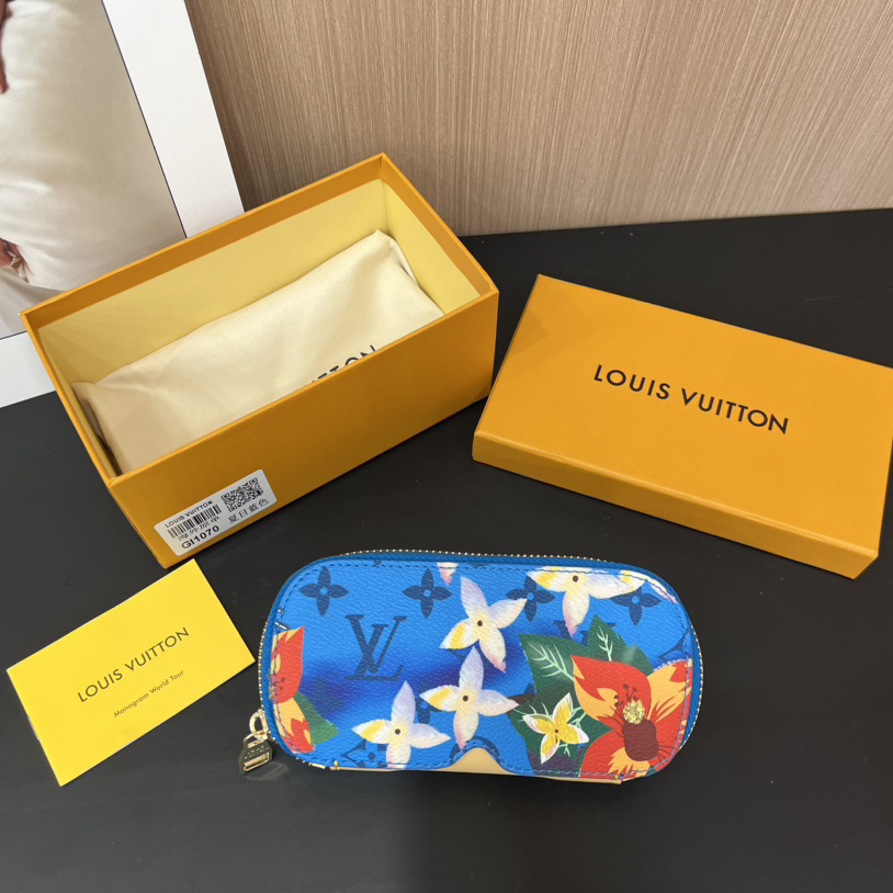 Louis Vuitton Sunglasses Pouch - DopestKickz