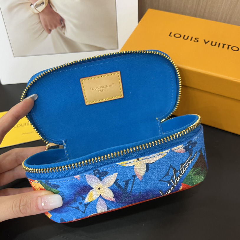 Louis Vuitton Sunglasses Pouch - DopestKickz