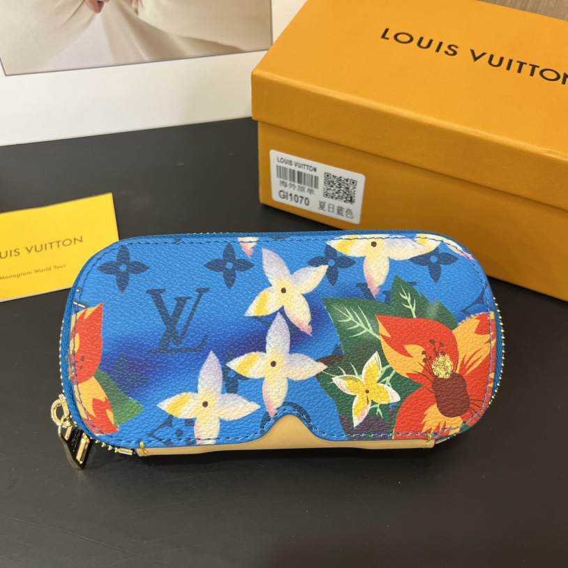 Louis Vuitton Sunglasses Pouch - DopestKickz