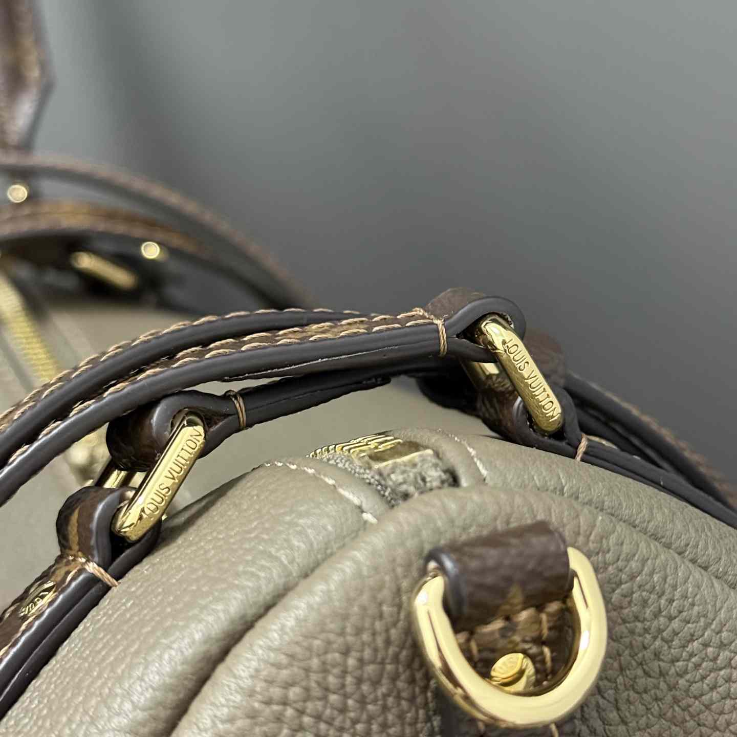 Louis Vuitton Express PM   M26360 - DopestKickz