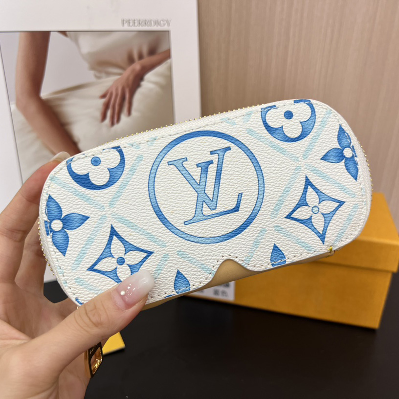 Louis Vuitton Sunglasses Pouch - DopestKickz