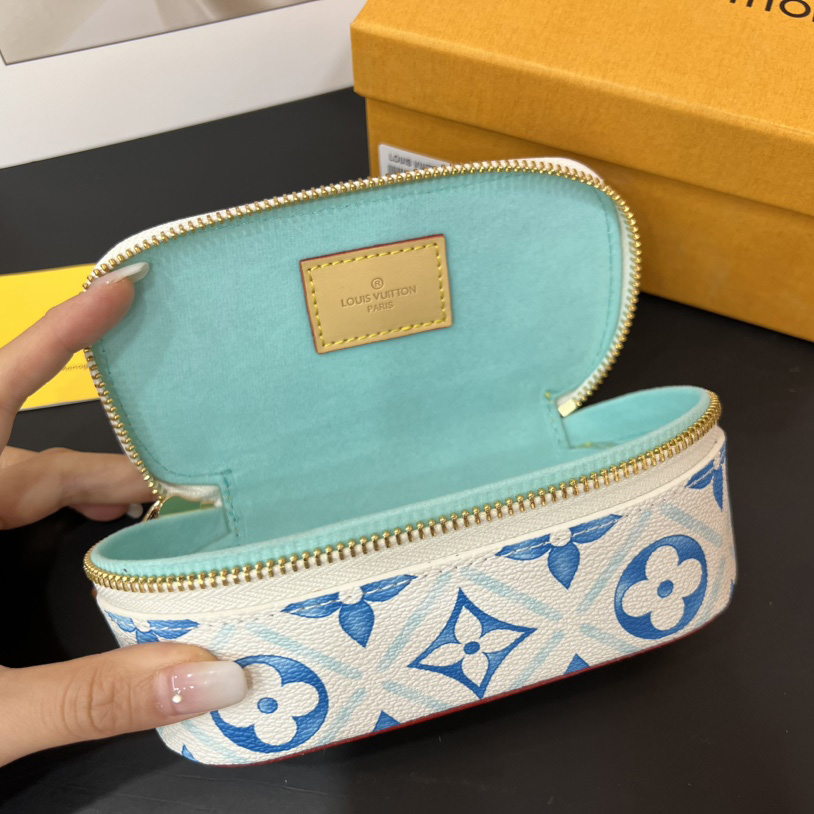 Louis Vuitton Sunglasses Pouch - DopestKickz