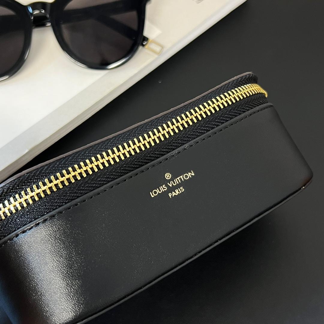 Louis Vuitton Sunglasses Pouch - DopestKickz