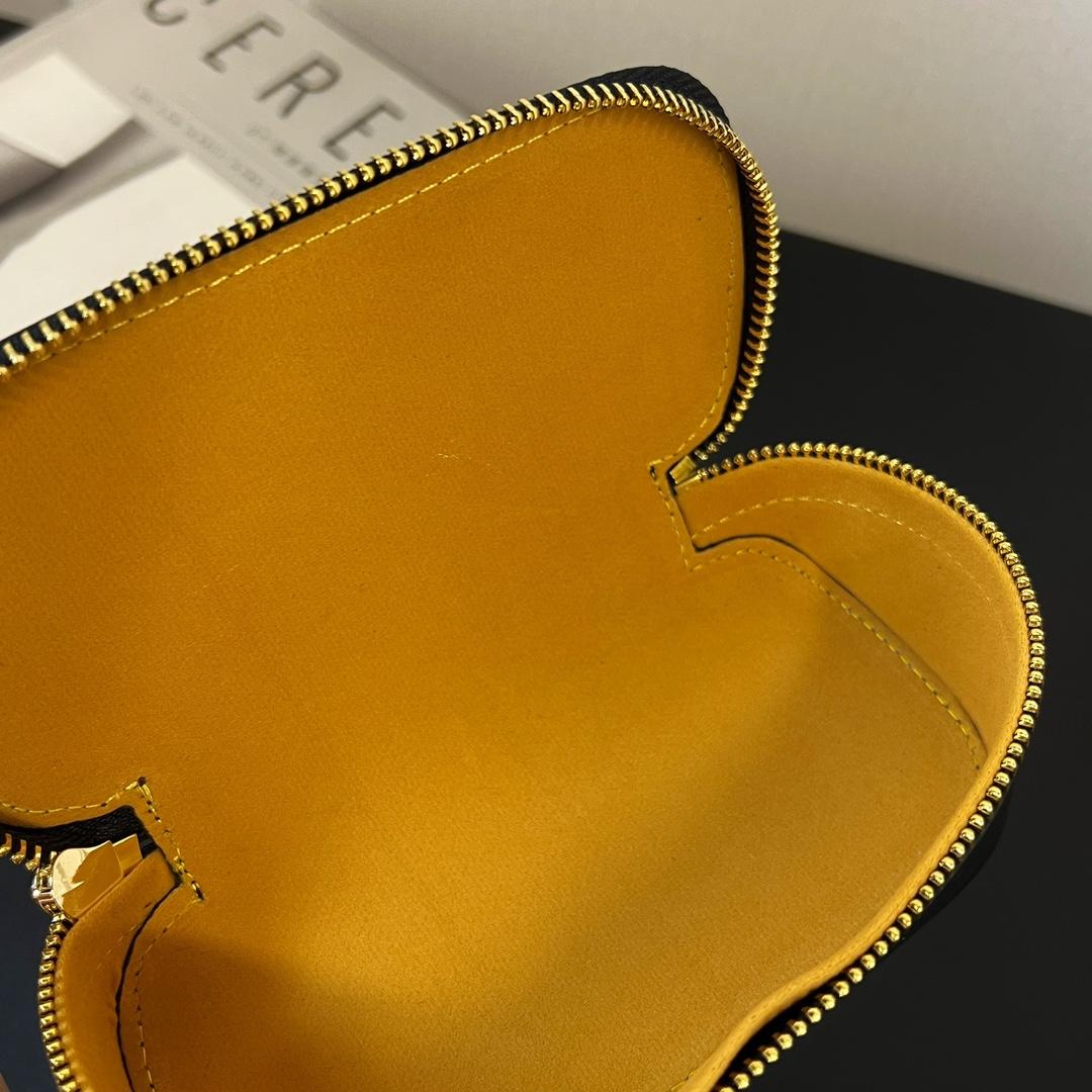 Louis Vuitton Sunglasses Pouch - DopestKickz