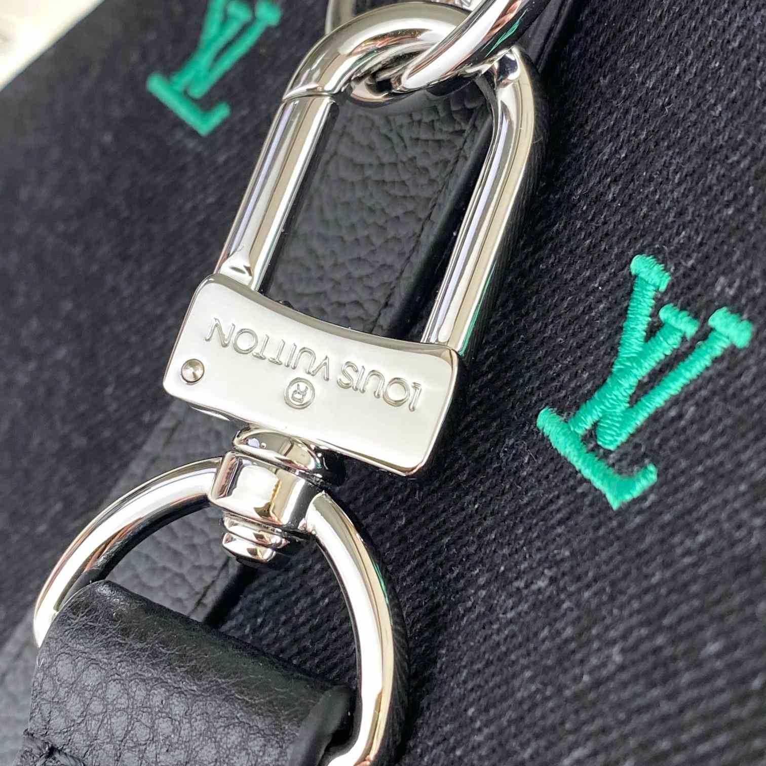 Louis Vuitton Keepall Bandoulière 50   M13966 - DopestKickz