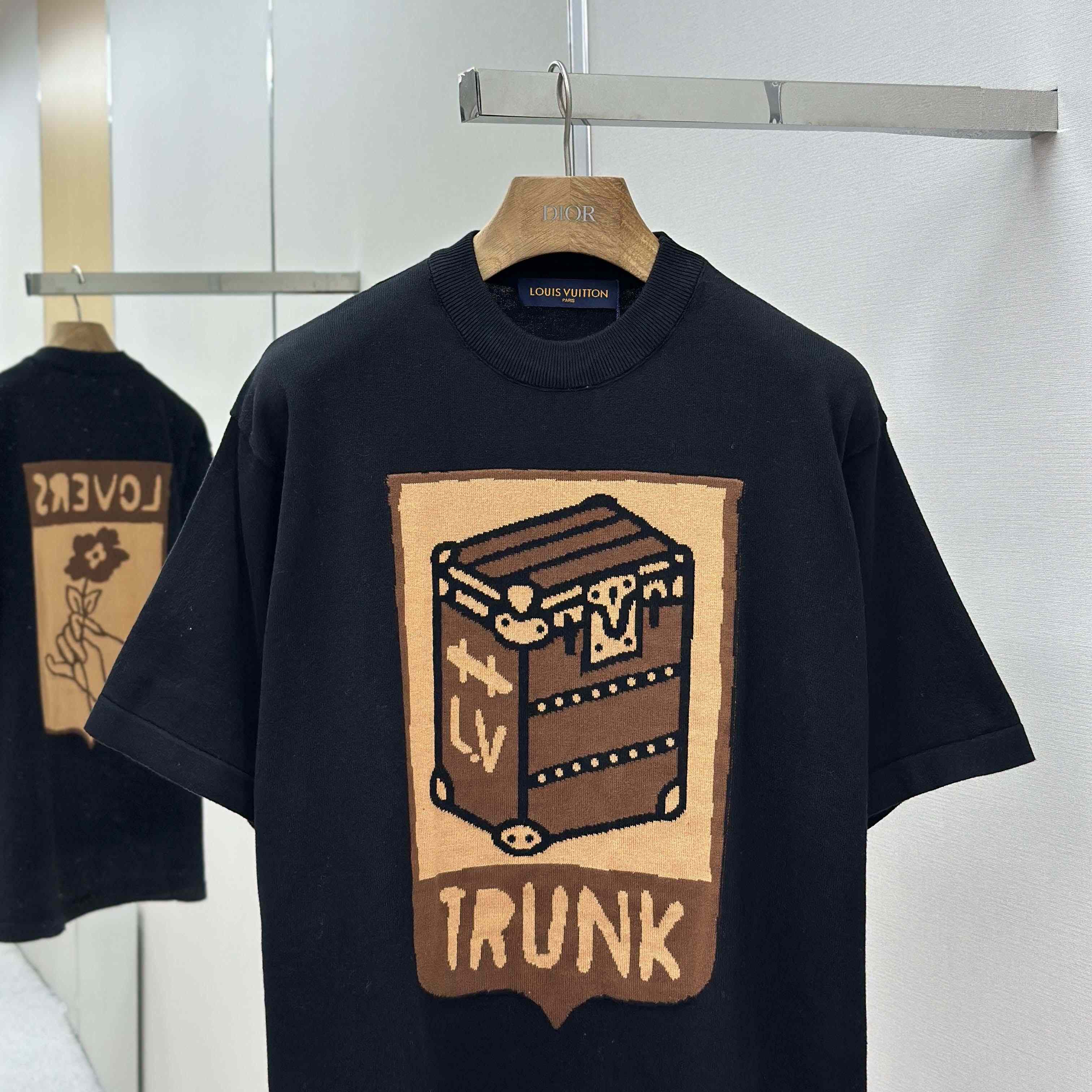 Louis Vuitton Graphic Short-Sleeved Crewneck    1AGHU3 - DopestKickz