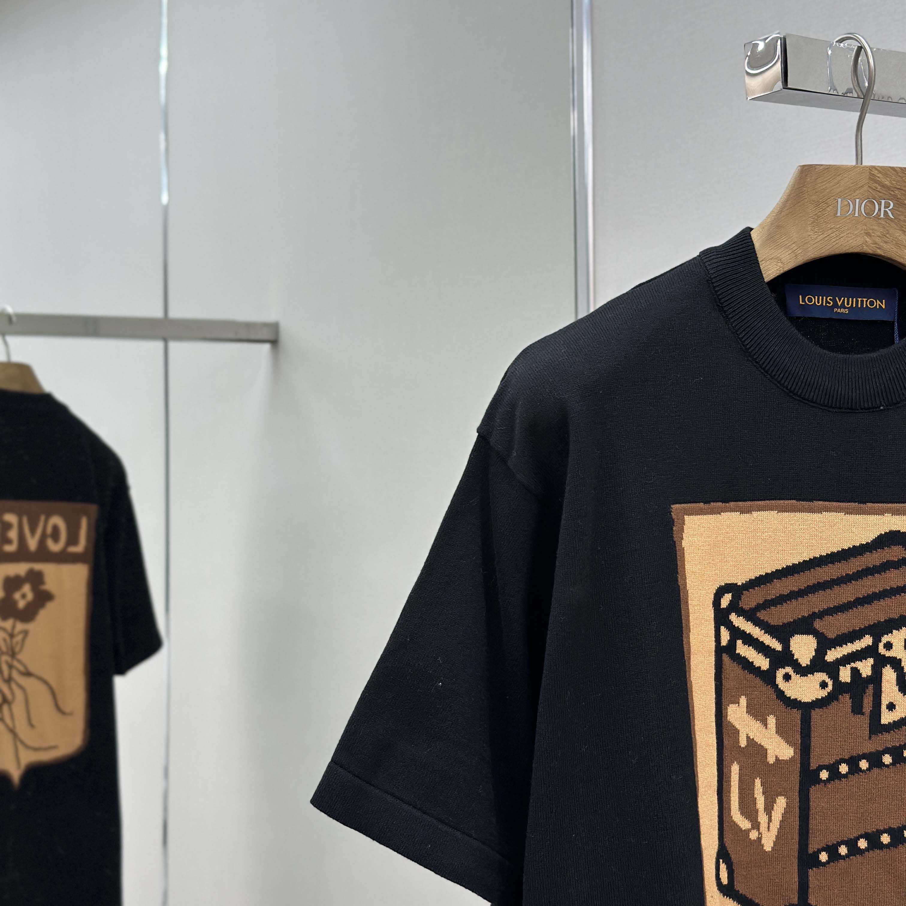 Louis Vuitton Graphic Short-Sleeved Crewneck    1AGHU3 - DopestKickz