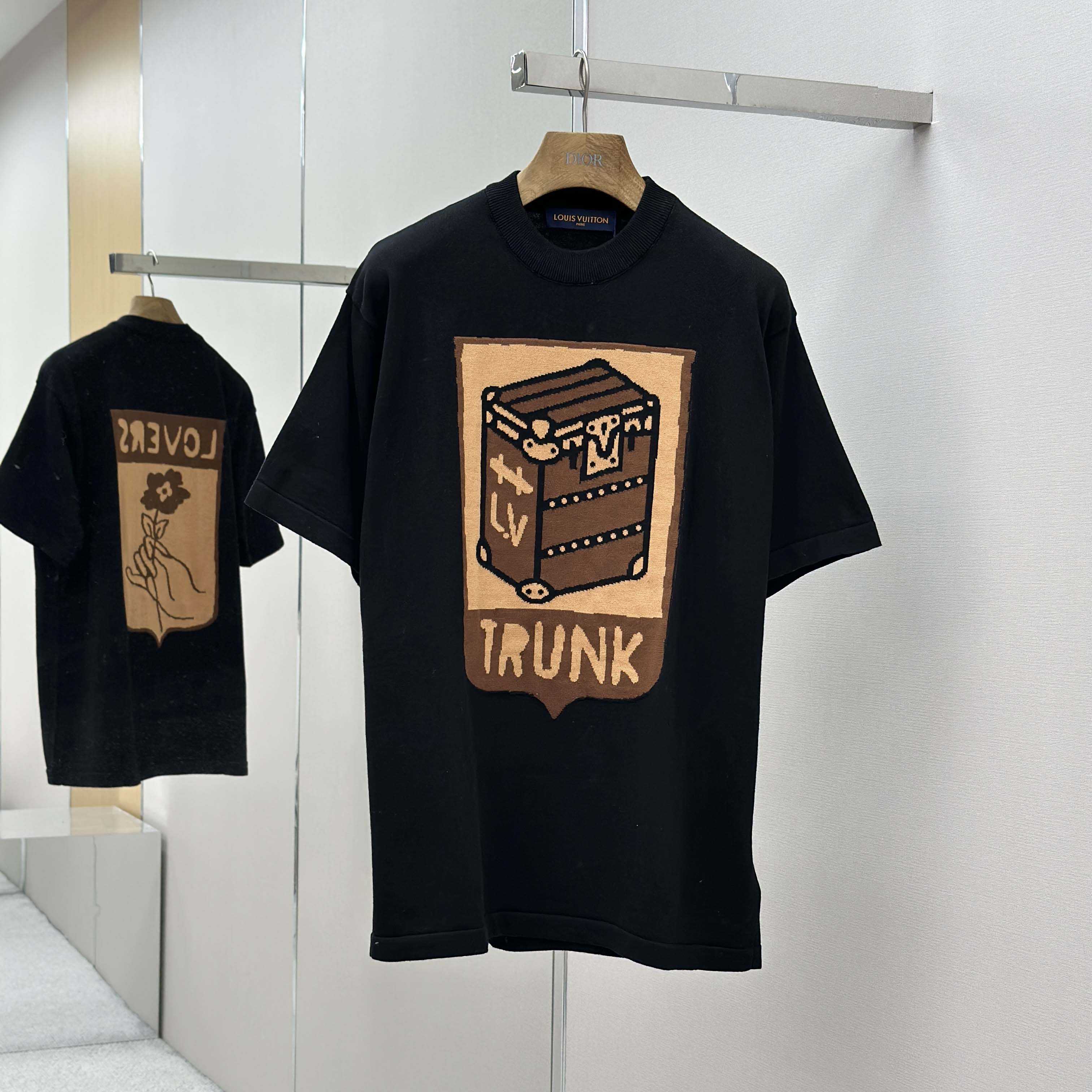 Louis Vuitton Graphic Short-Sleeved Crewneck    1AGHU3 - DopestKickz