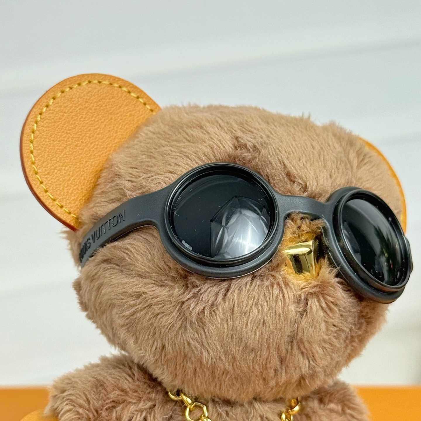 Louis Vuitton LV Louis Bear Bag Charm  M03178 - DopestKickz