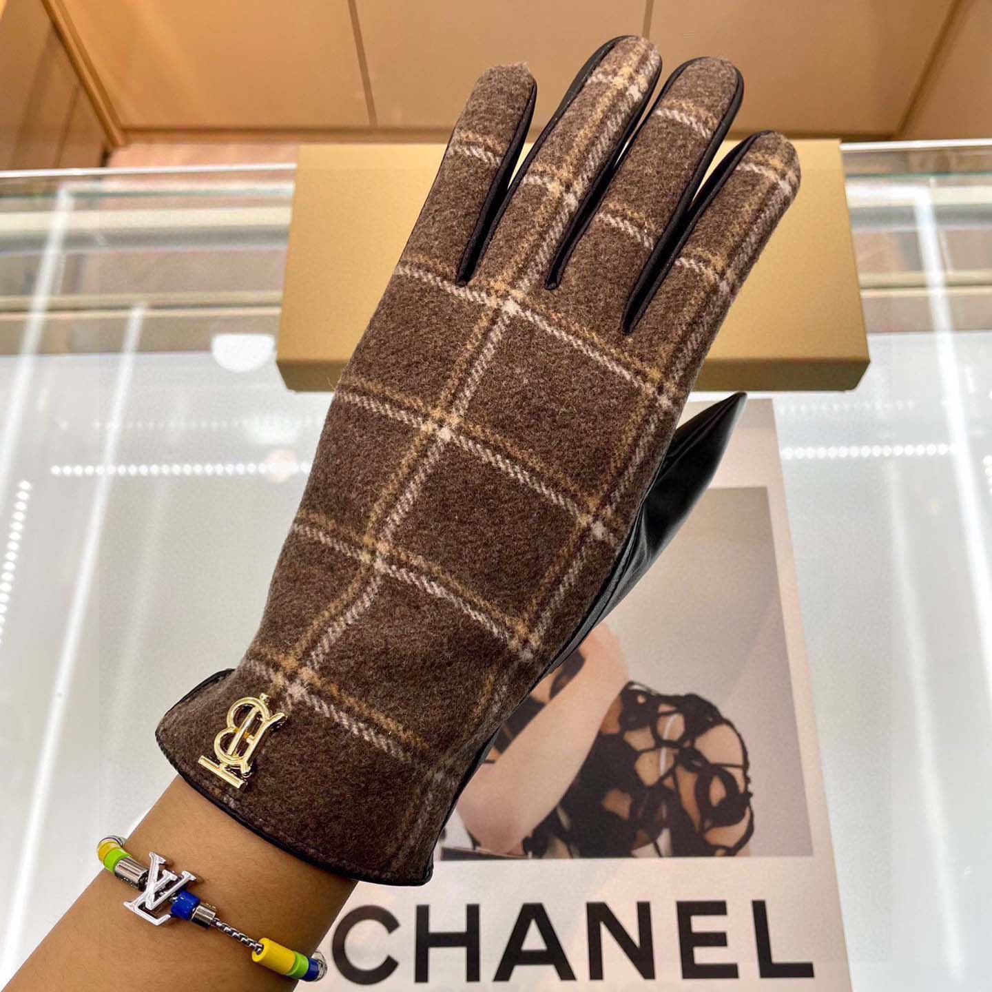 Burberry Gloves  - DopestKickz