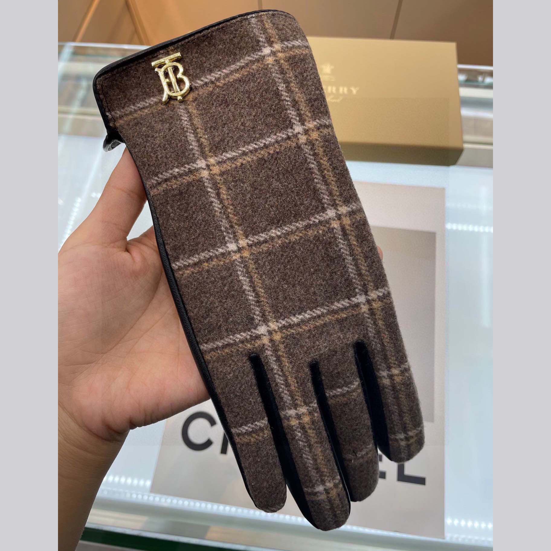 Burberry Gloves  - DopestKickz