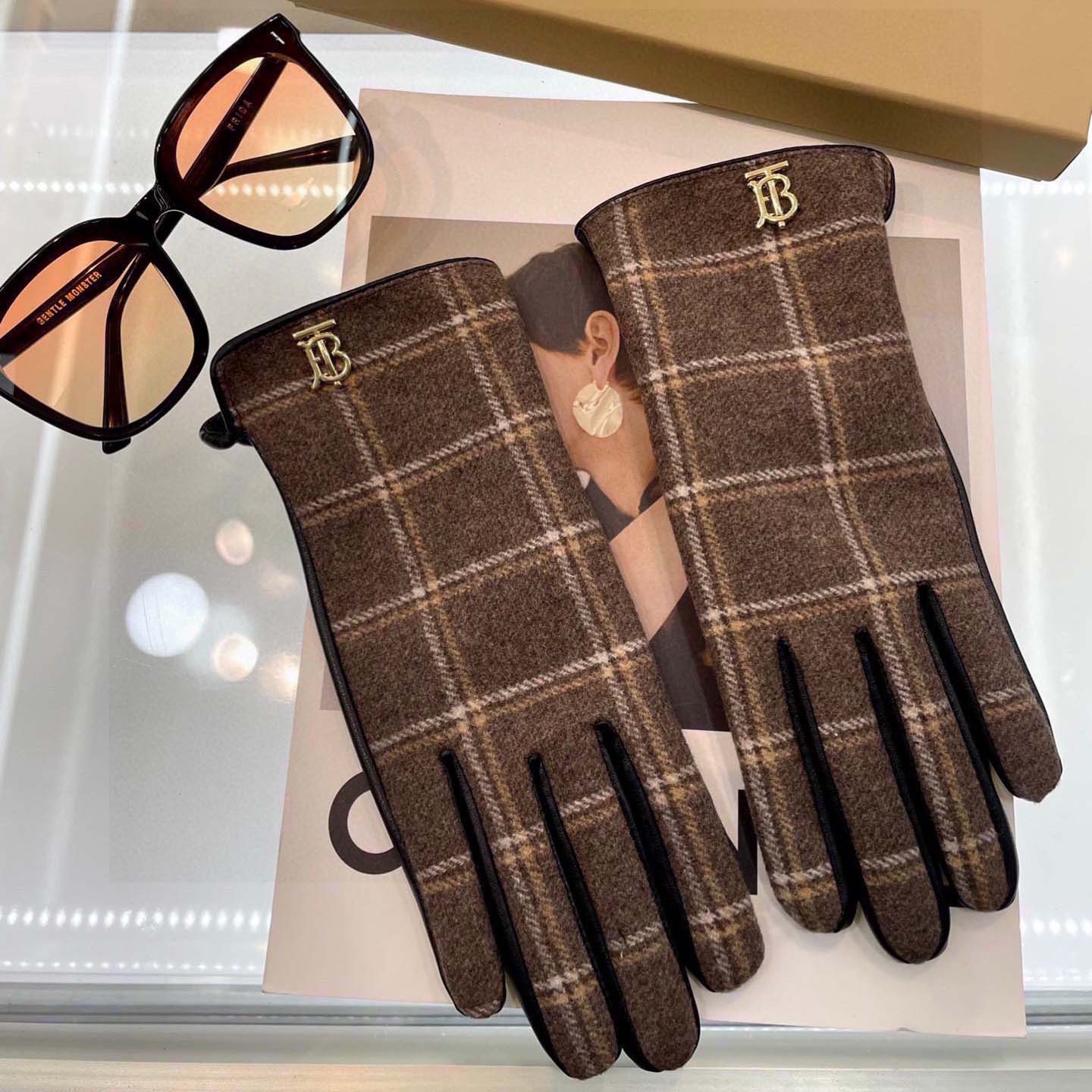 Burberry Gloves  - DopestKickz
