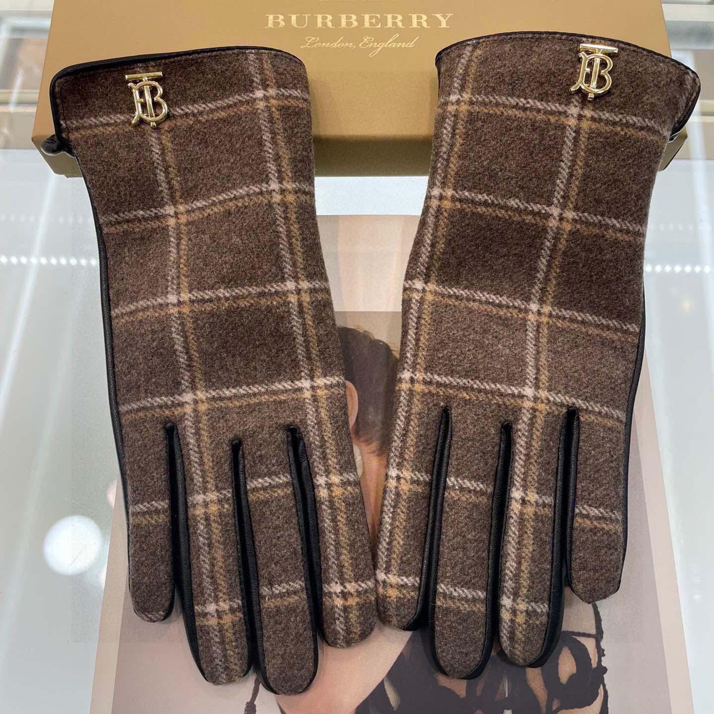 Burberry Gloves  - DopestKickz