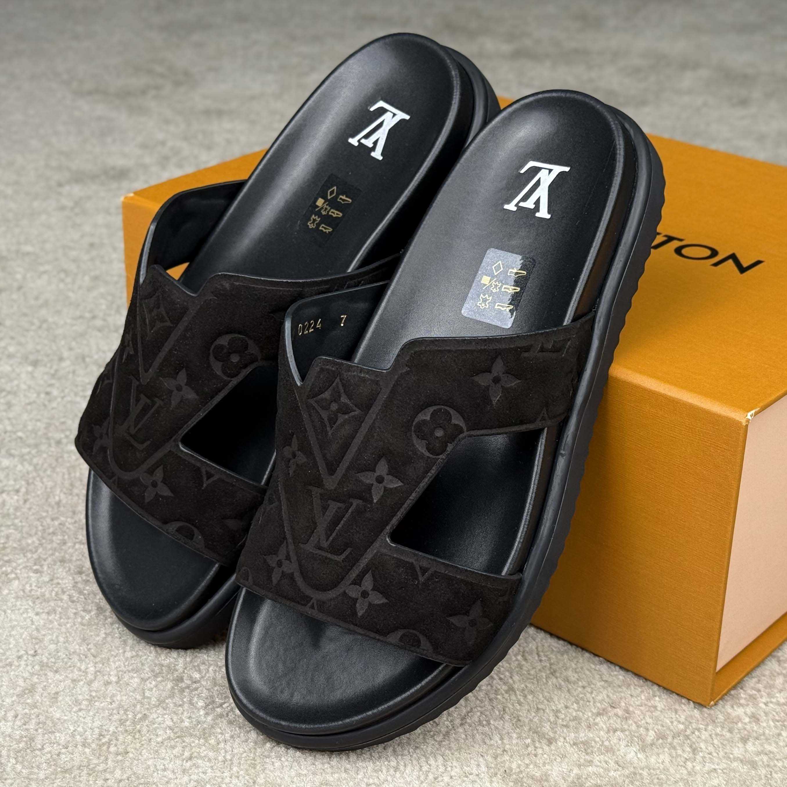 Louis Vuitton LV Oasis Mule    - DopestKickz