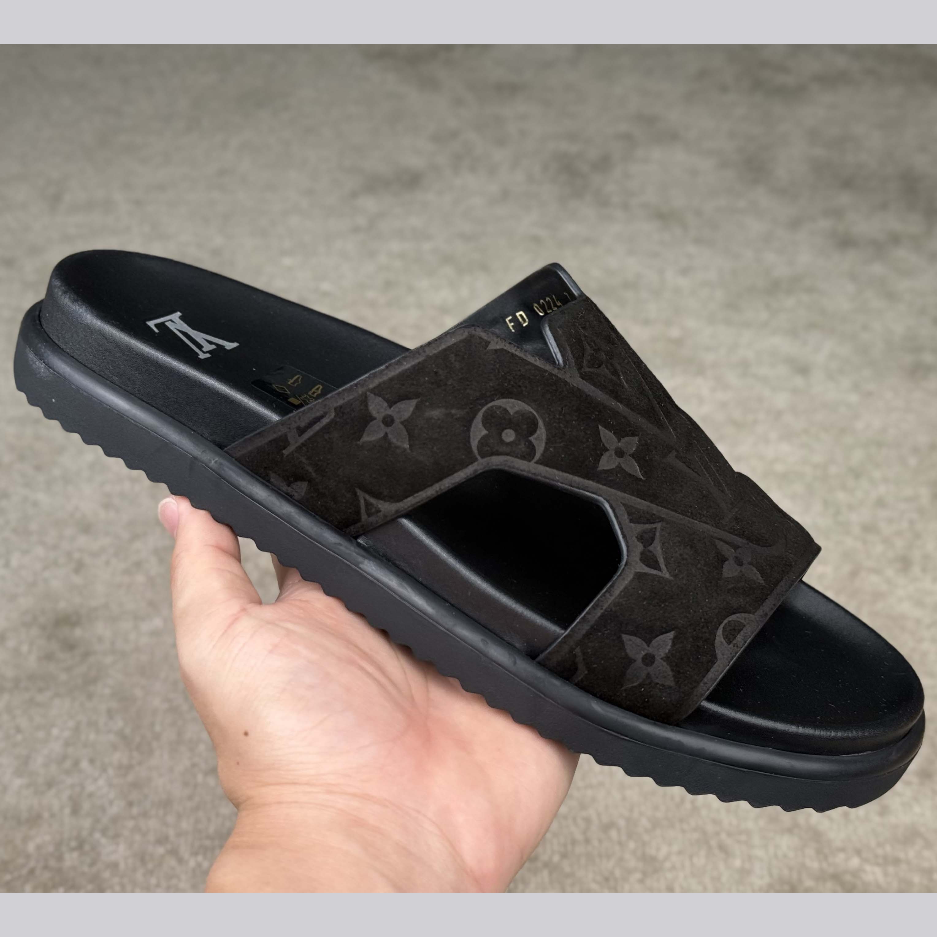 Louis Vuitton LV Oasis Mule    - DopestKickz