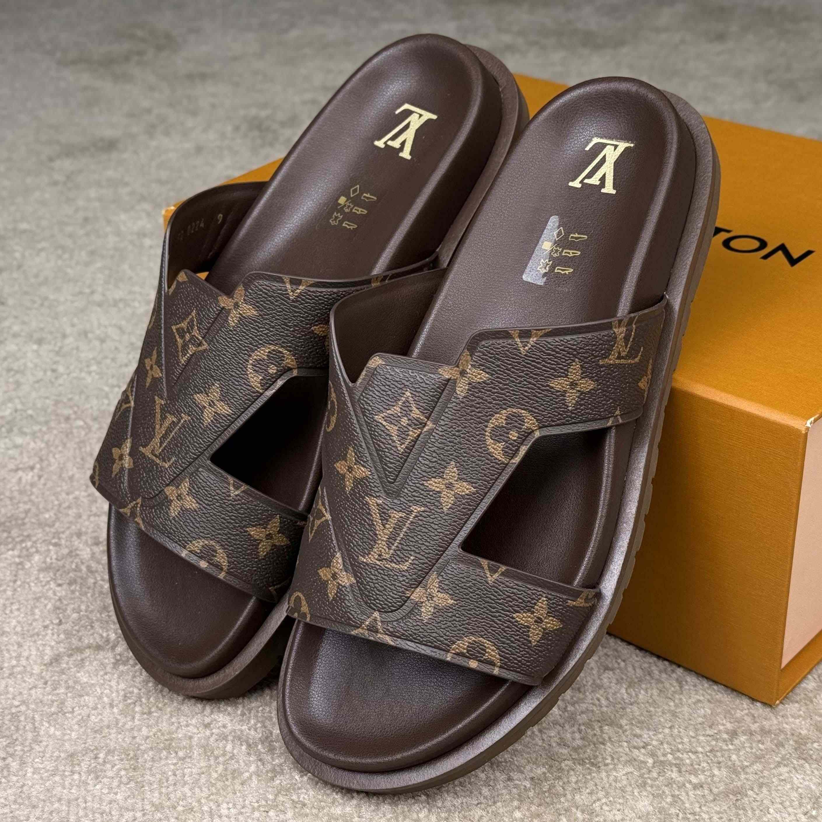 Louis Vuitton LV Oasis Mule    - DopestKickz