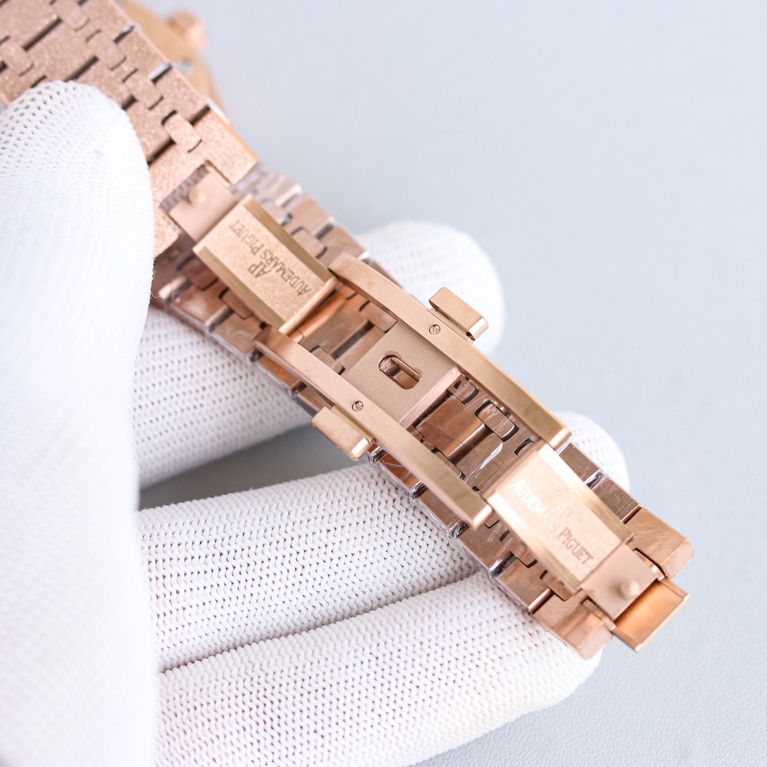 Audemars Piguet Royal Oak 41mm Frosted Rose Gold   41mm - DopestKickz