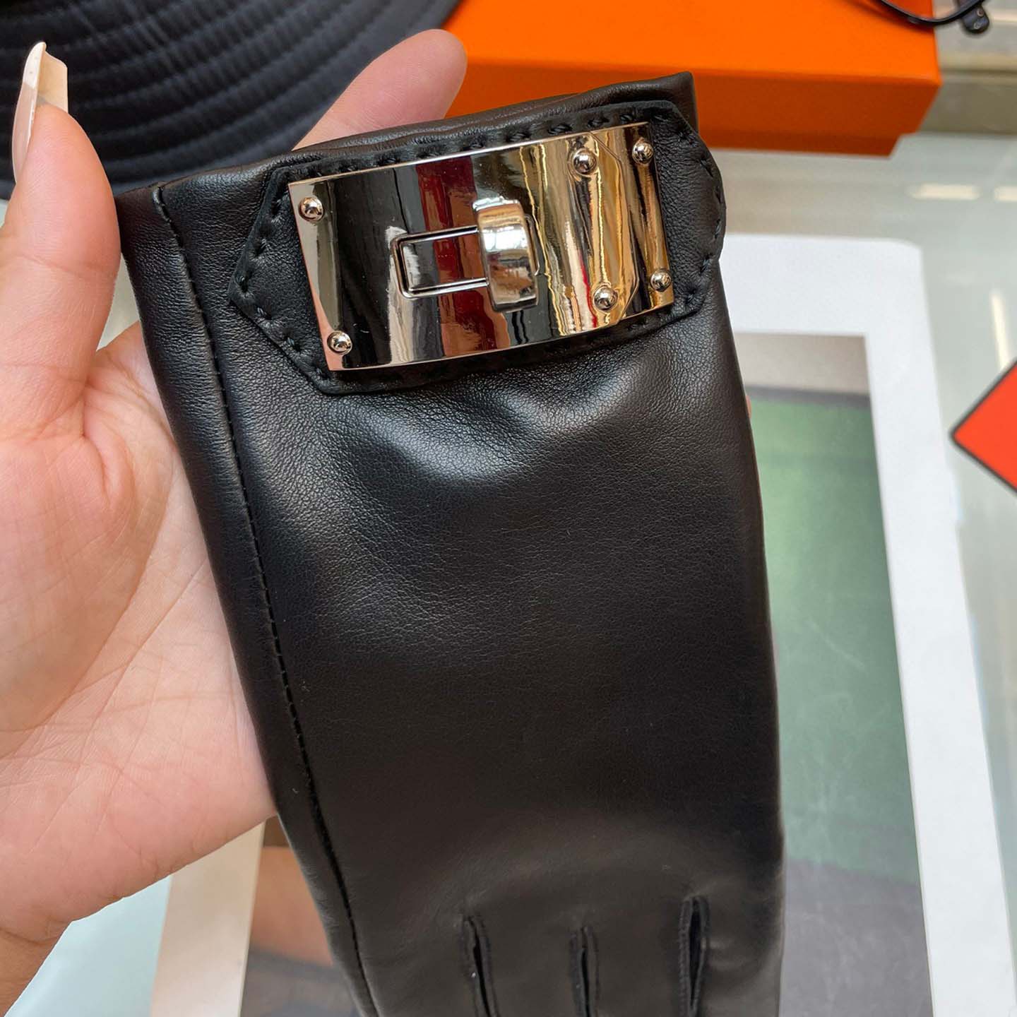 Hermes Women's Gloves  - DopestKickz