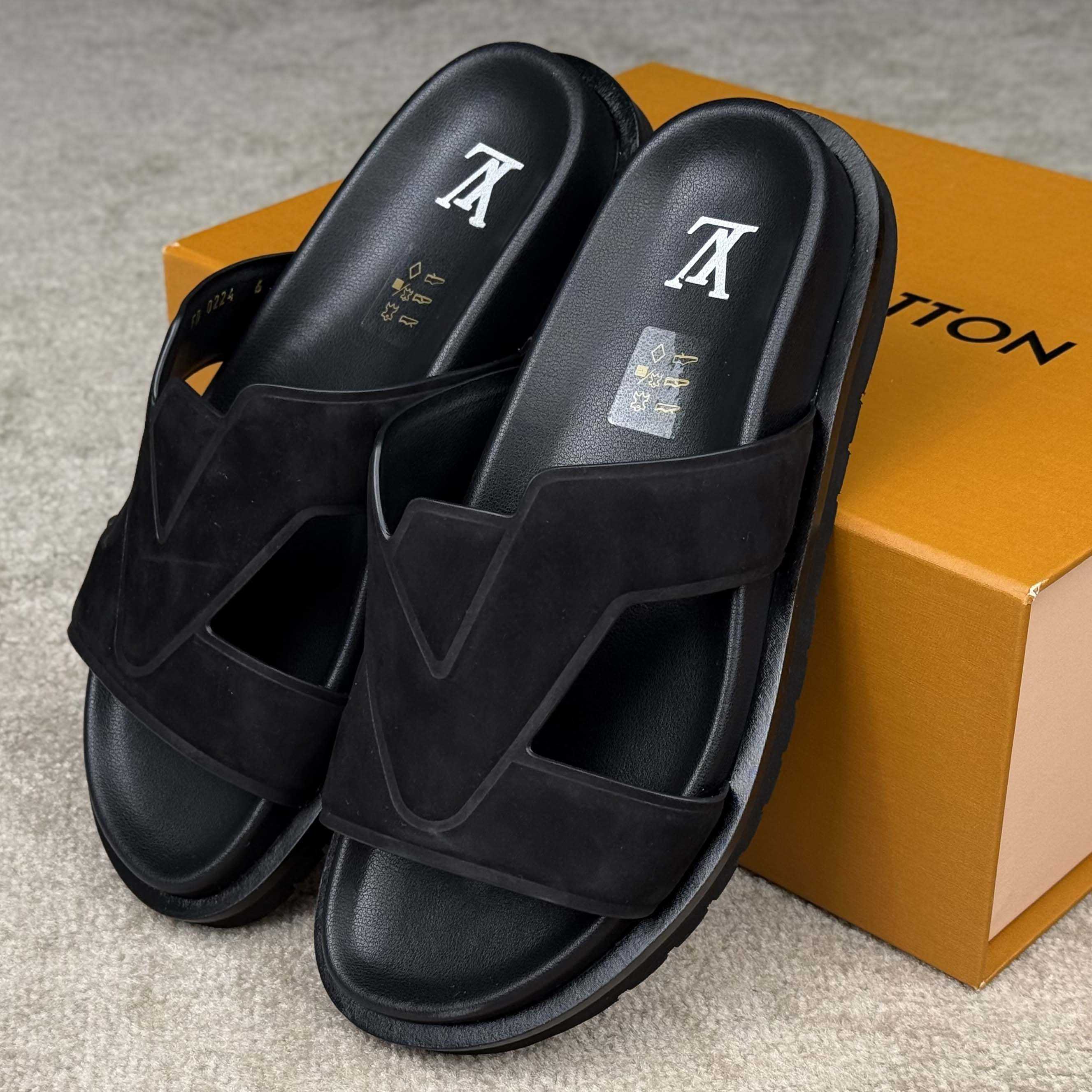 Louis Vuitton LV Oasis Mule    - DopestKickz