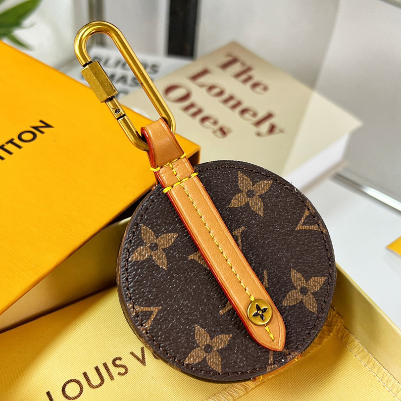 Louis Vuitton Round Case Pouch   M68524 - DopestKickz