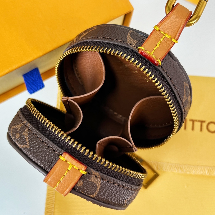 Louis Vuitton Round Case Pouch   M68524 - DopestKickz