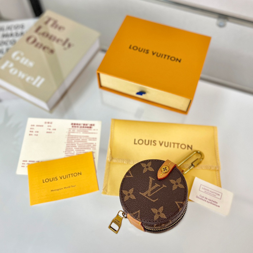 Louis Vuitton Round Case Pouch   M68524 - DopestKickz