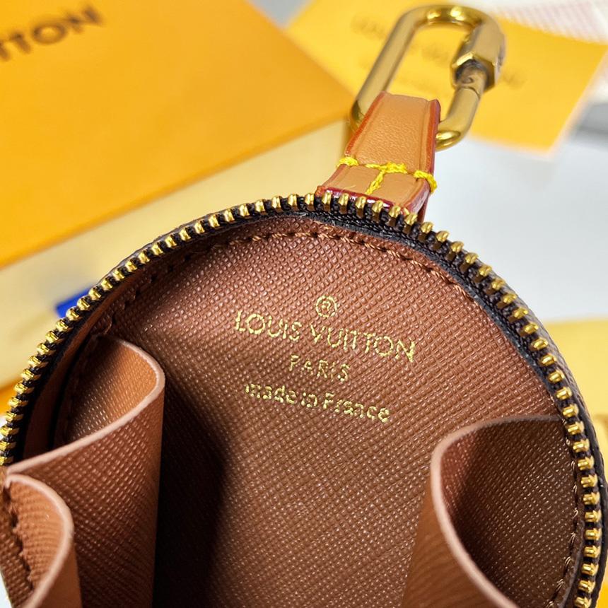Louis Vuitton Round Case Pouch   M68524 - DopestKickz