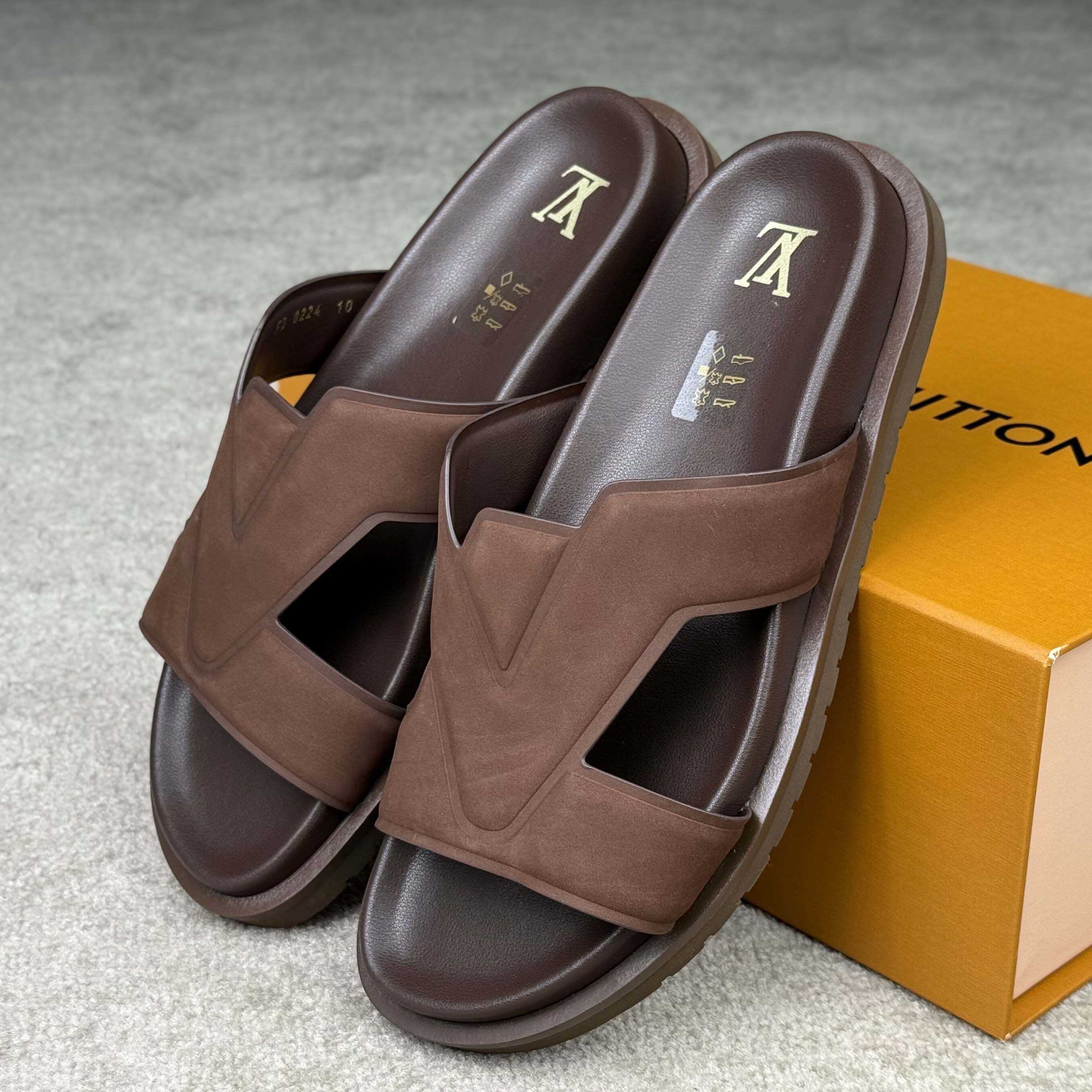 Louis Vuitton LV Oasis Mule    - DopestKickz