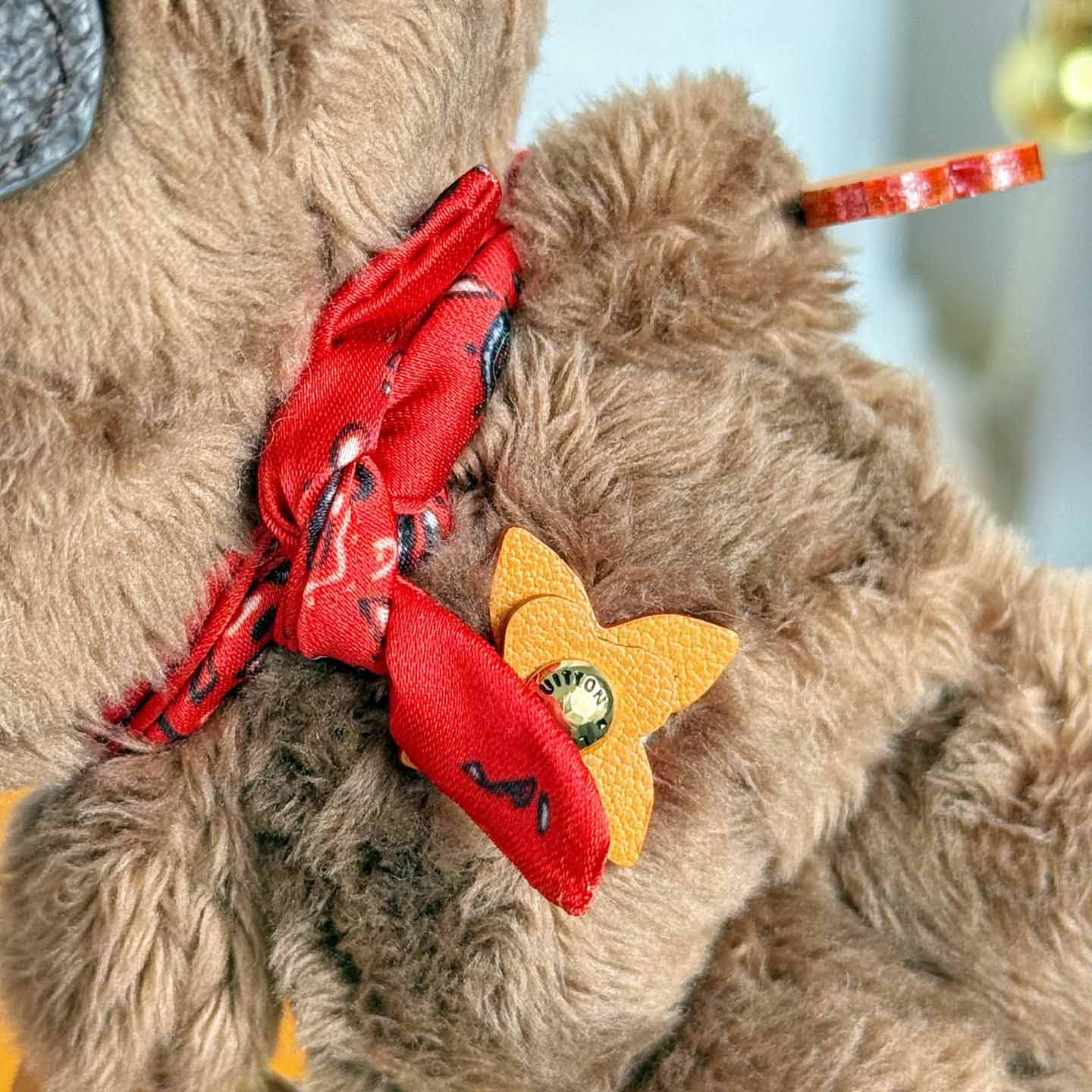 Louis Vuitton LV Louis Bear Bag Charm   M03176 - DopestKickz