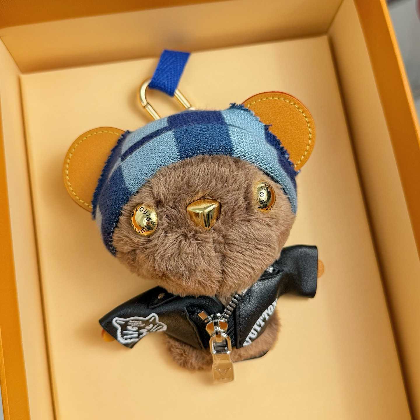 Louis Vuitton LV Louis Bear Bag Charm  M03206 - DopestKickz