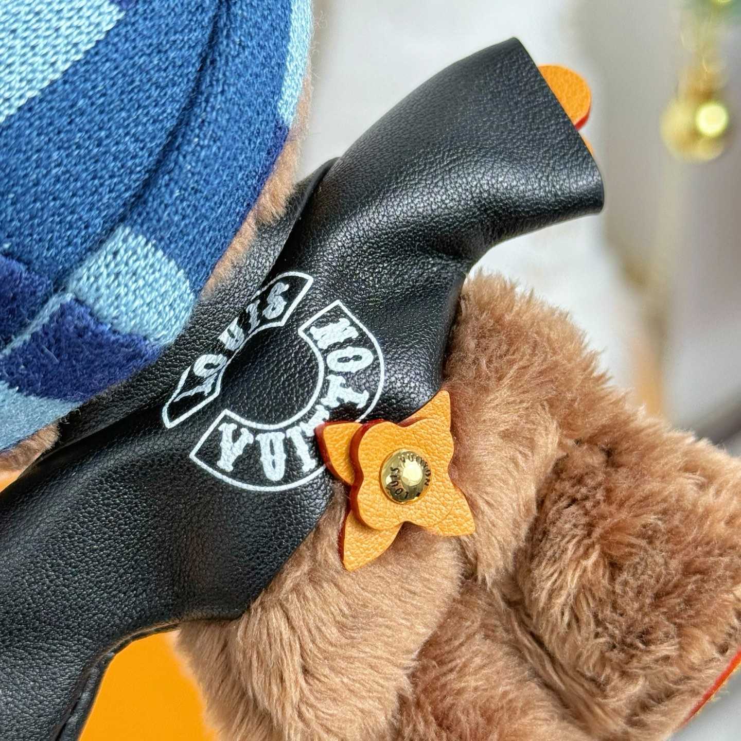 Louis Vuitton LV Louis Bear Bag Charm  M03206 - DopestKickz