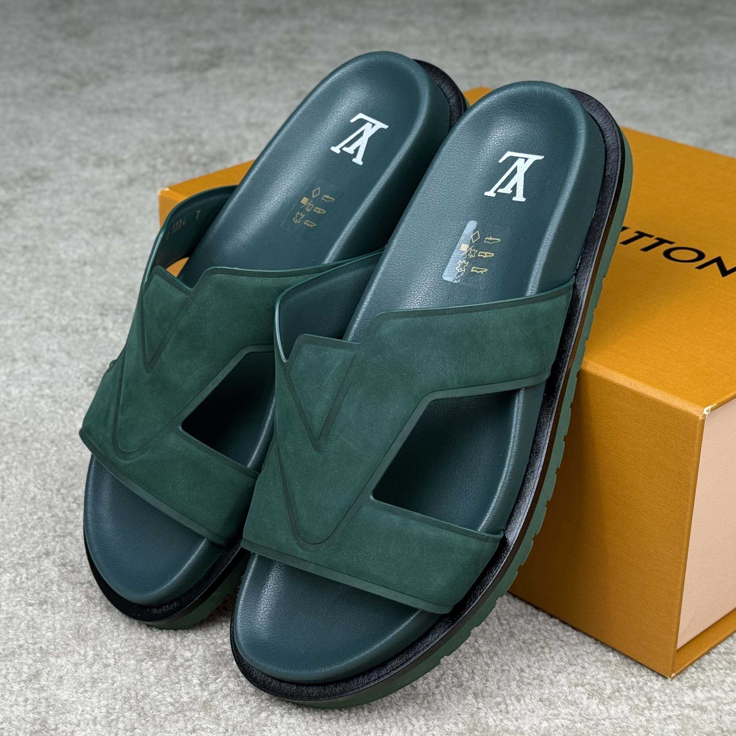 Louis Vuitton LV Oasis Mule    - DopestKickz