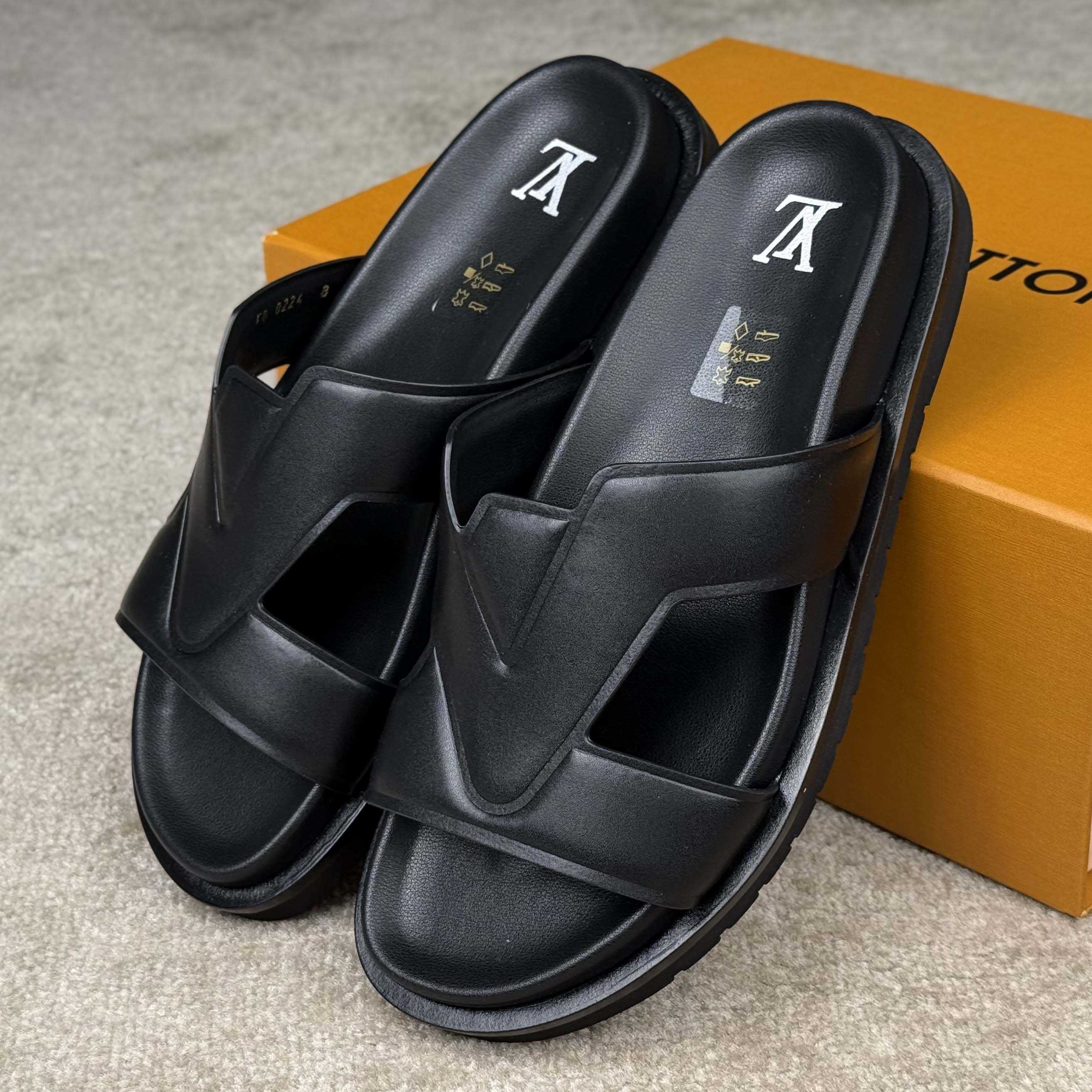 Louis Vuitton LV Oasis Mule    - DopestKickz