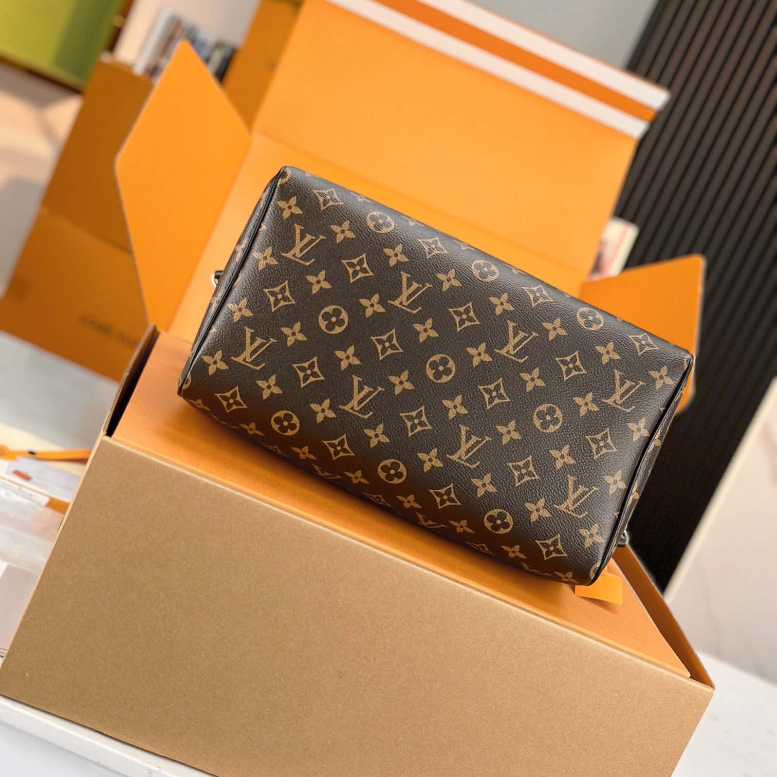Louis Vuitton Speedy Soft 30 Dark   M12243 - DopestKickz