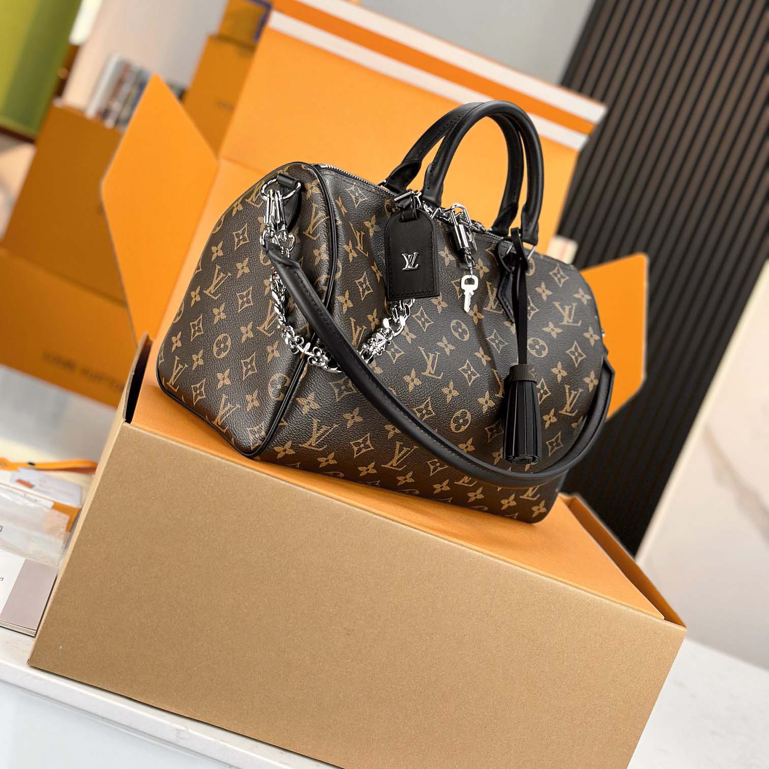 Louis Vuitton Speedy Soft 30 Dark   M12243 - DopestKickz