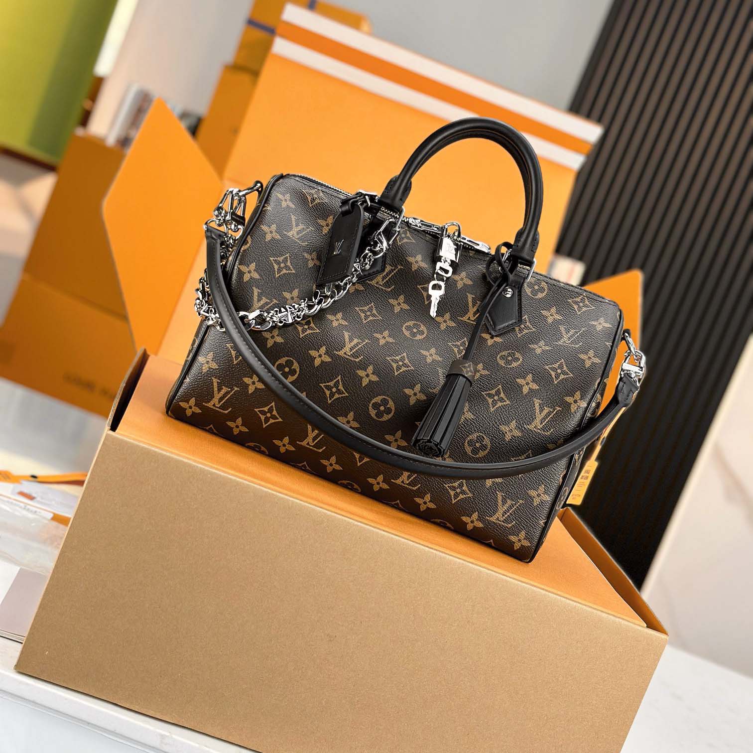 Louis Vuitton Speedy Soft 30 Dark   M12243 - DopestKickz