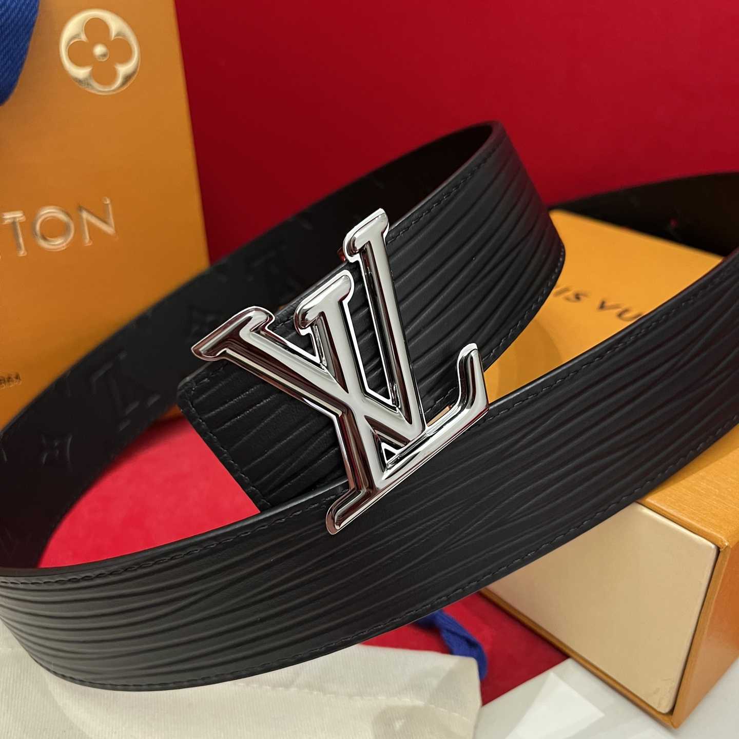 Louis Vuitton Reversible Belt  4cm - DopestKickz