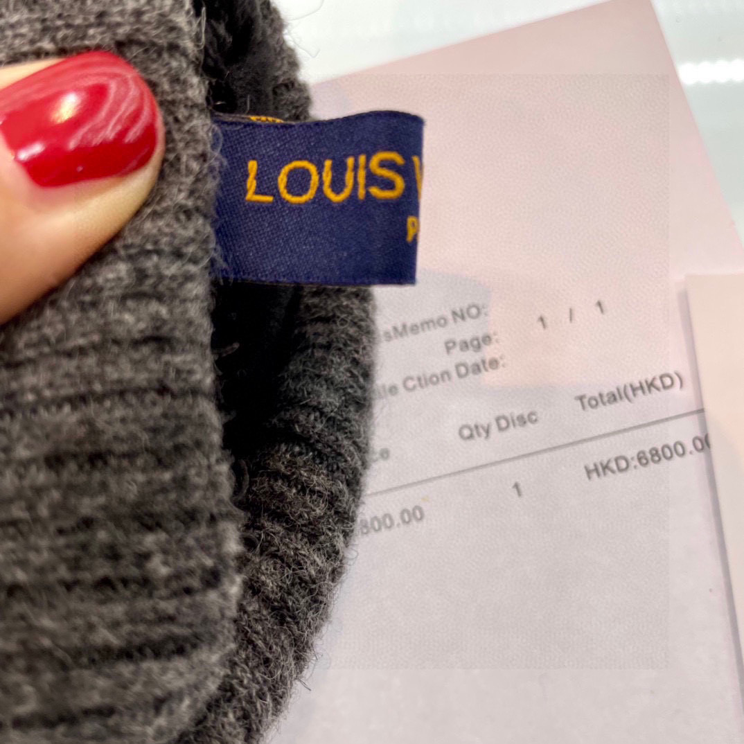 Louis Vuitton Men's Gloves  - DopestKickz