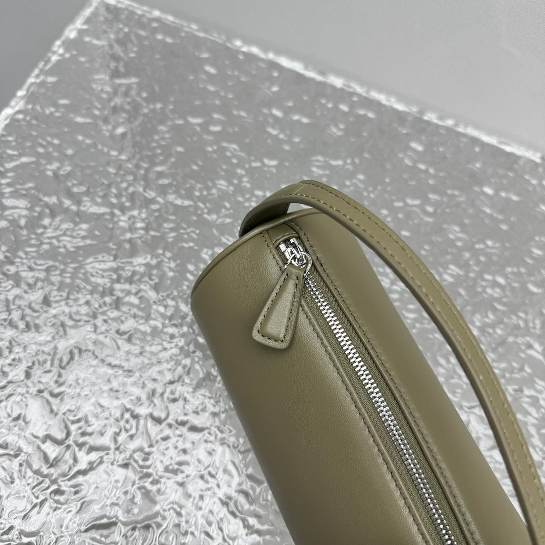 The Row Round 90's Bag In Leather - DopestKickz