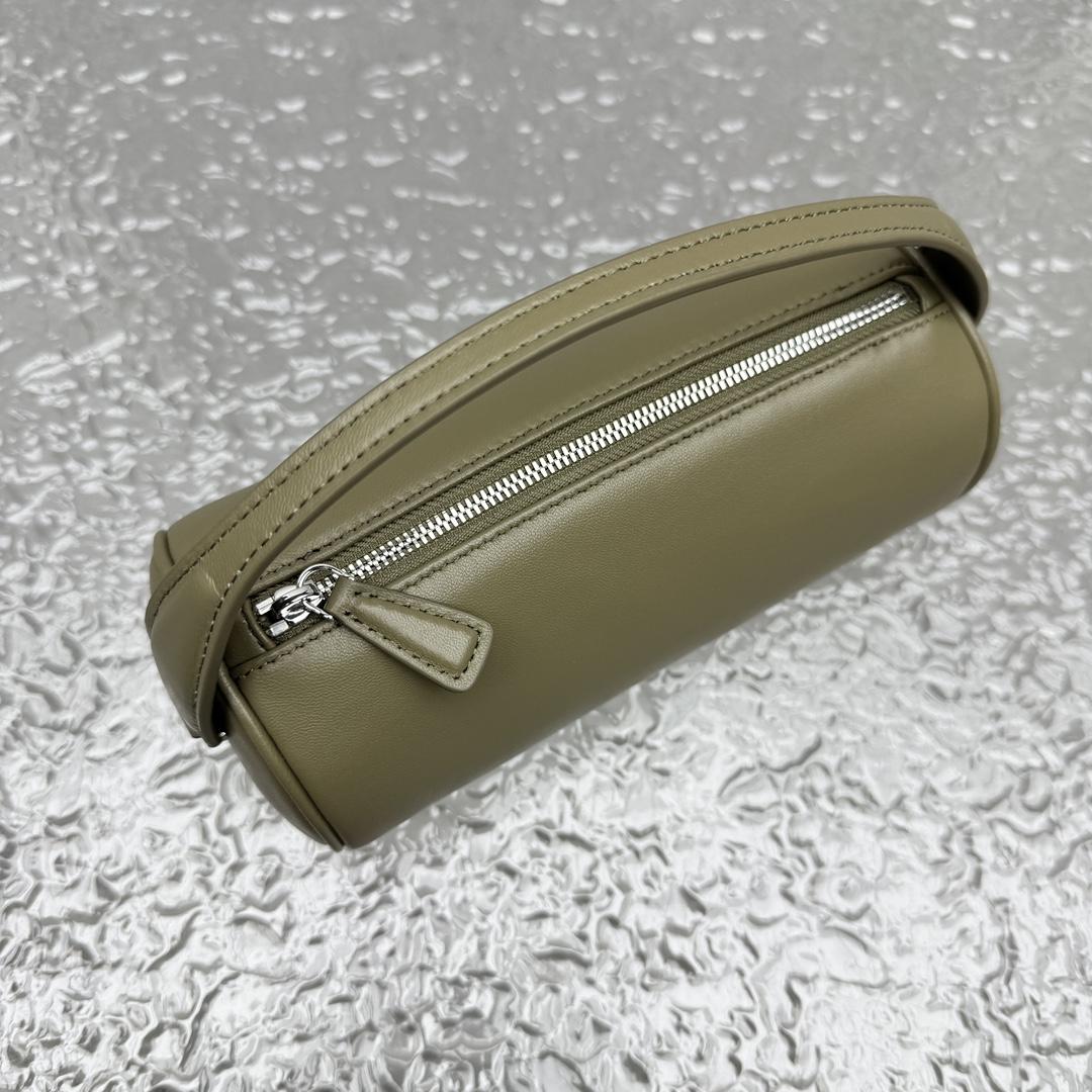 The Row Round 90's Bag In Leather - DopestKickz