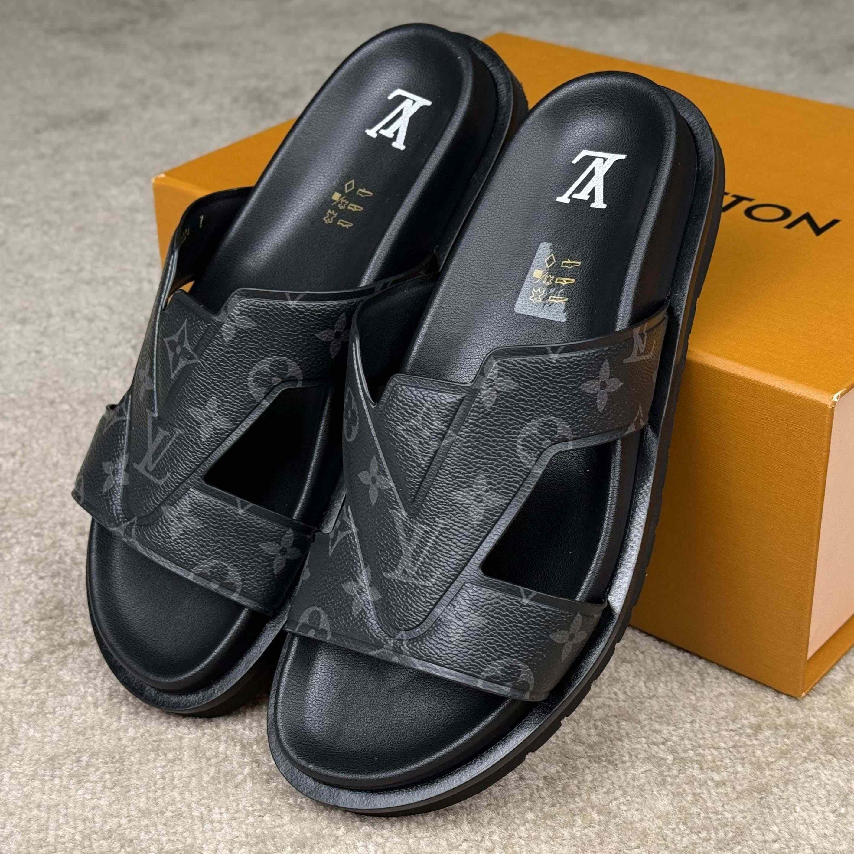 Louis Vuitton LV Oasis Mule    - DopestKickz