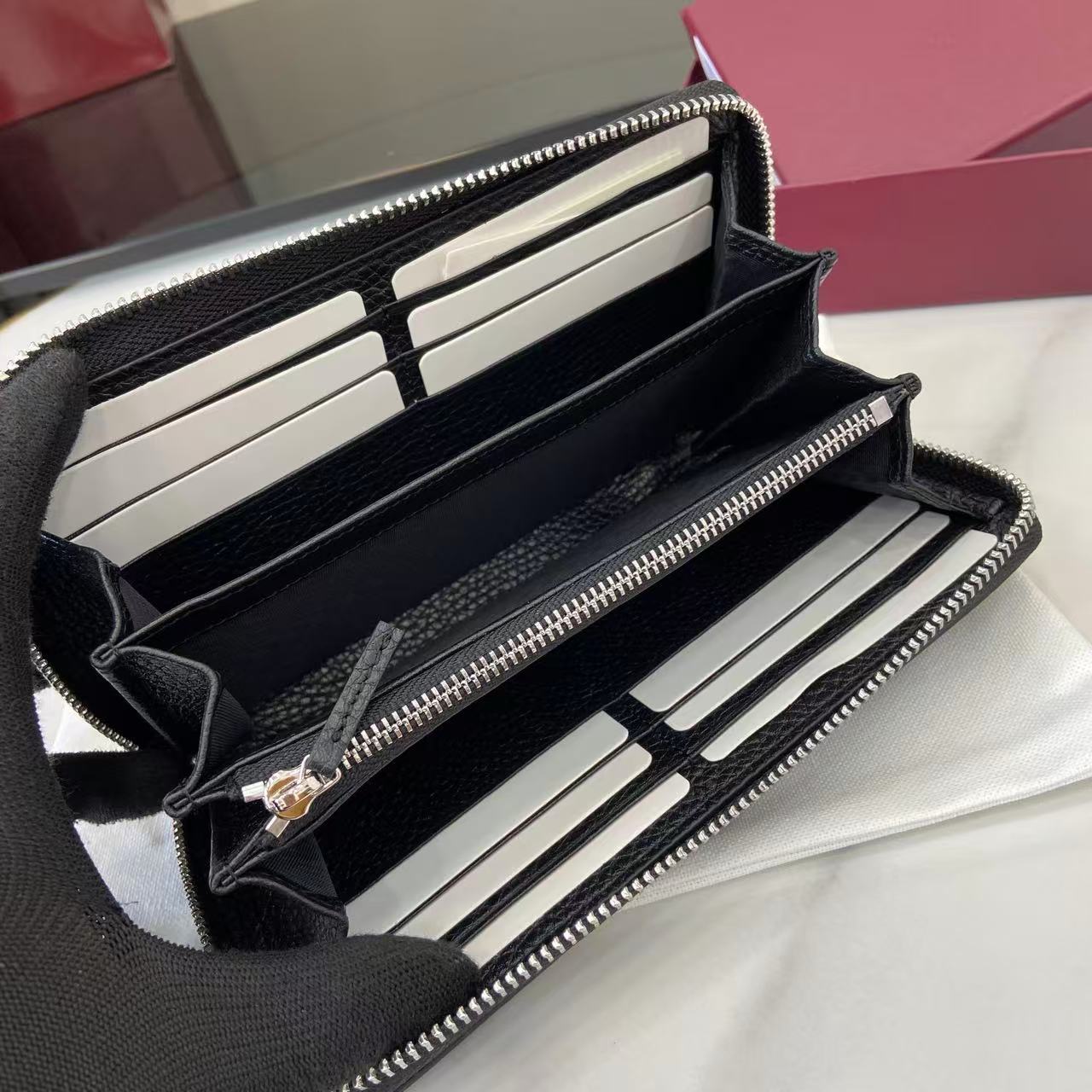 Gucci Zip Around Wallet With Logo - DopestKickz