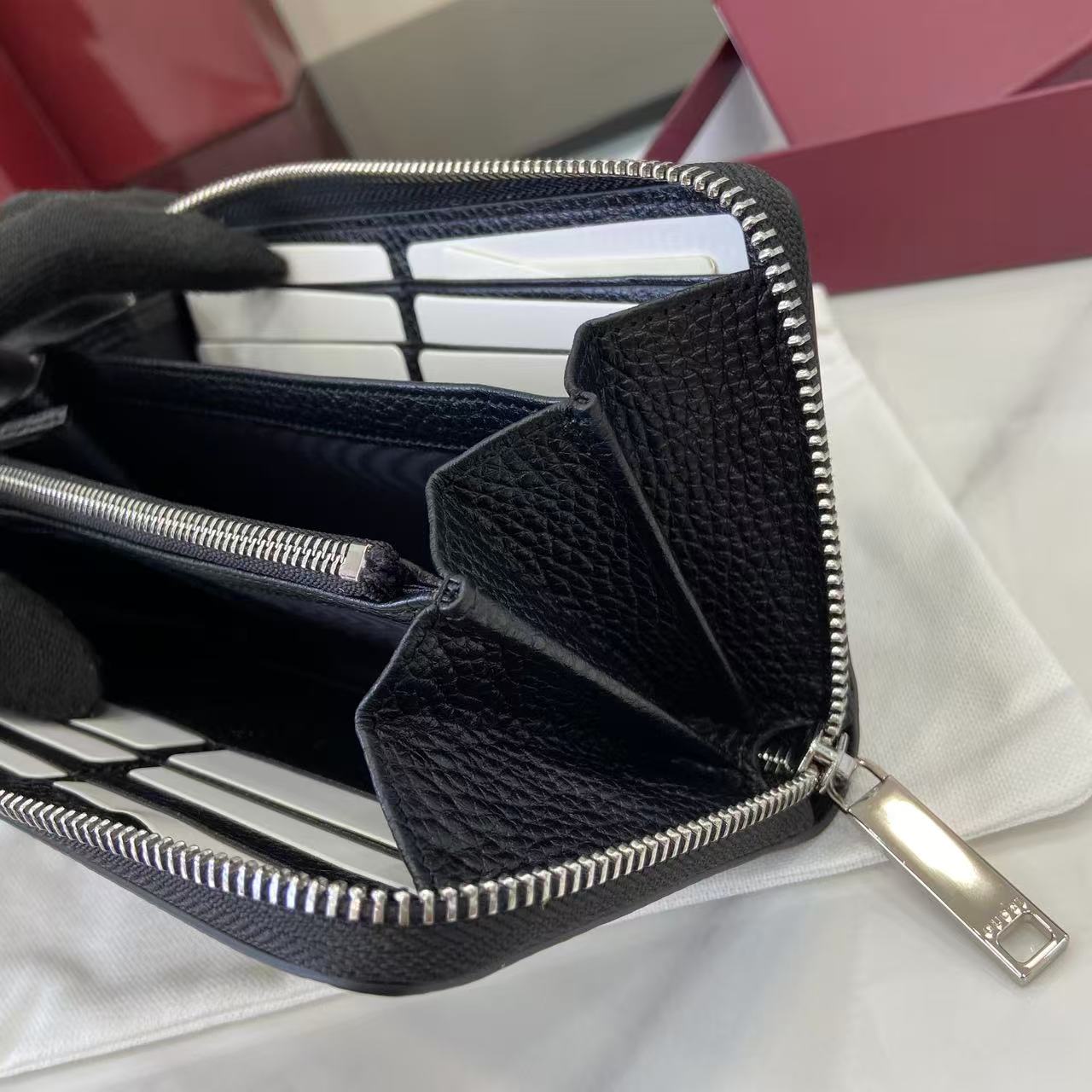 Gucci Zip Around Wallet With Logo - DopestKickz