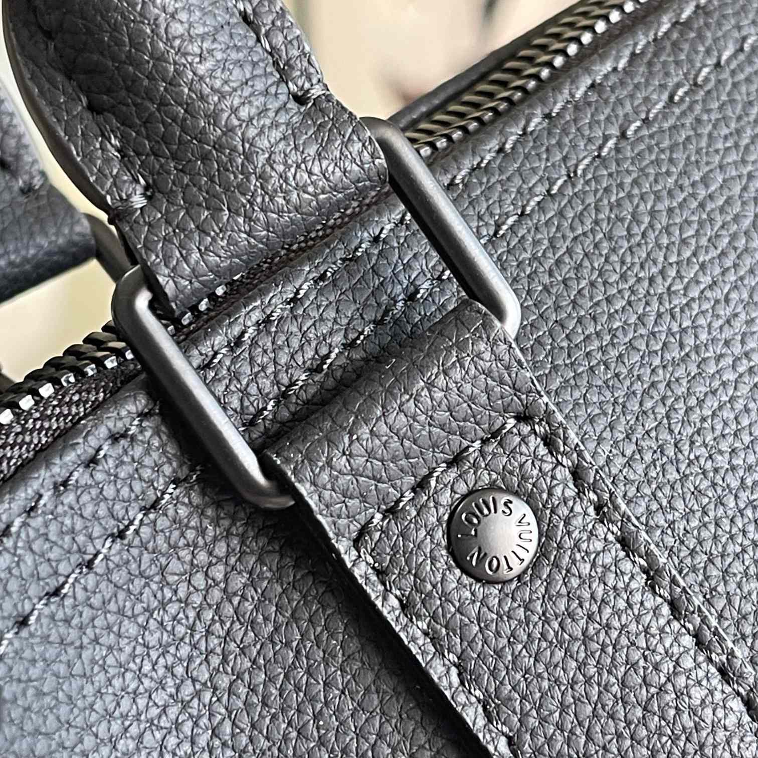 Louis Vuitton Keepall Bandoulière 50   M26118 - DopestKickz