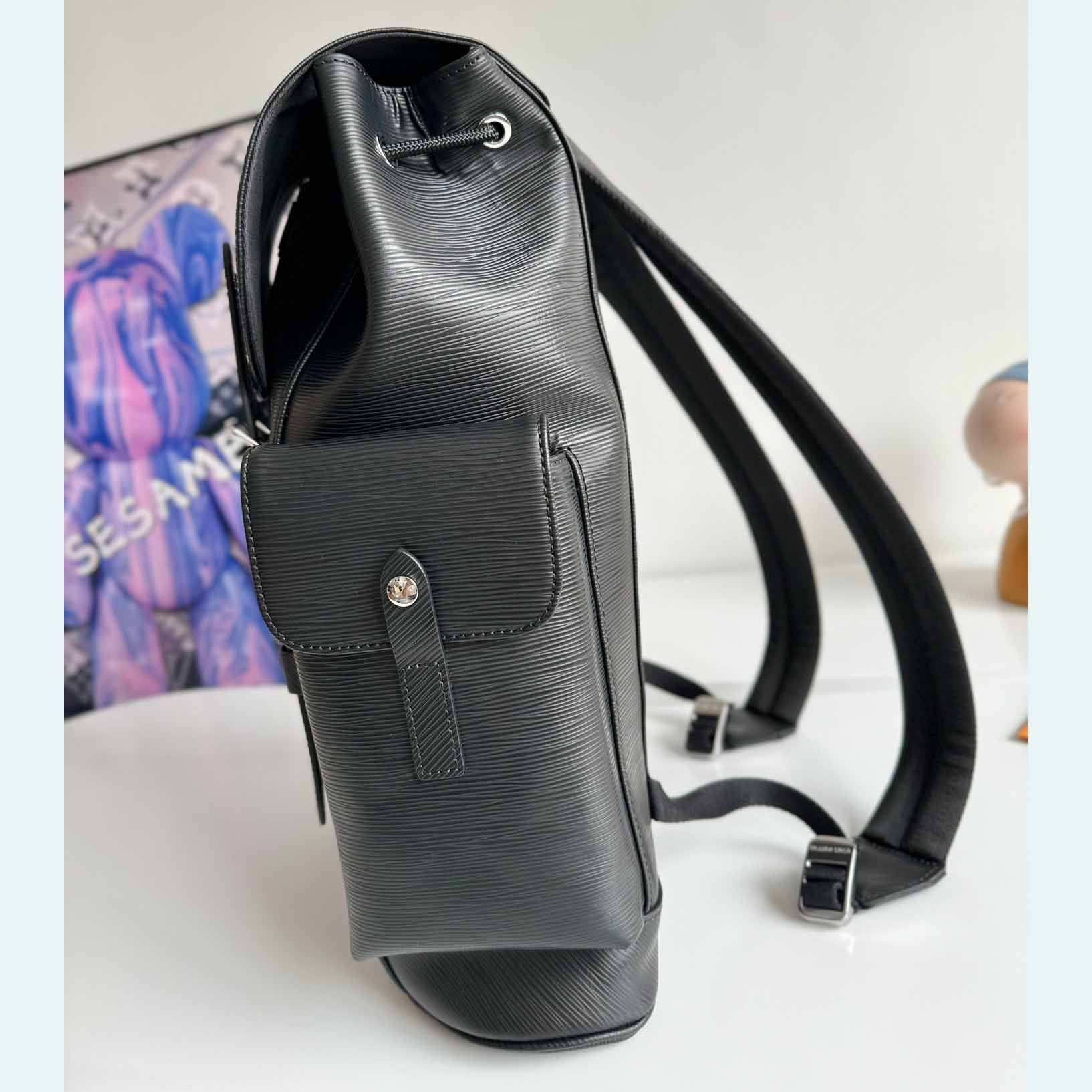 Louis Vuitton Christopher MM      M24326 - DopestKickz